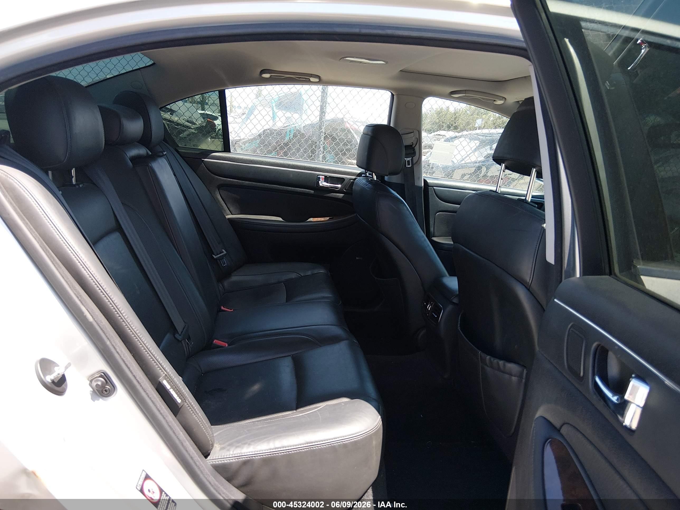 2011 Hyundai Genesis 3.8 Silver vin: KMHGC4DE9BU142308