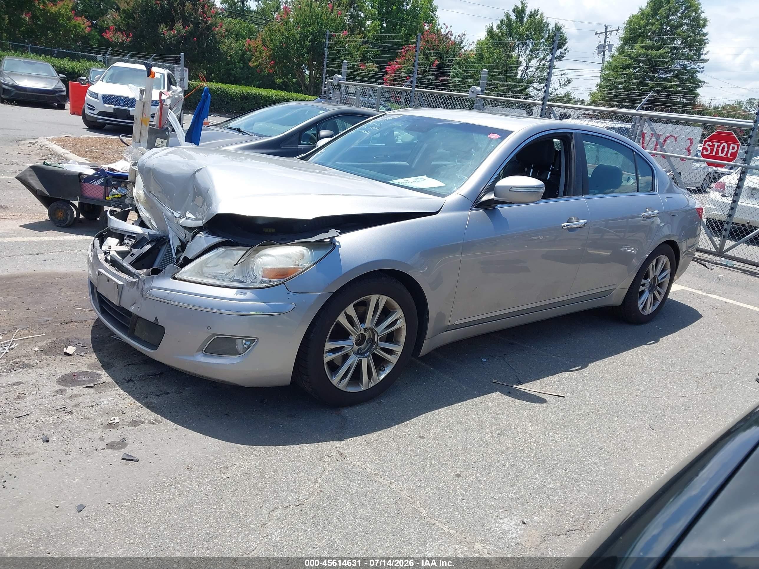 2010 Hyundai Genesis 3.8 Серебряный vin: KMHGC4DEXAU096826