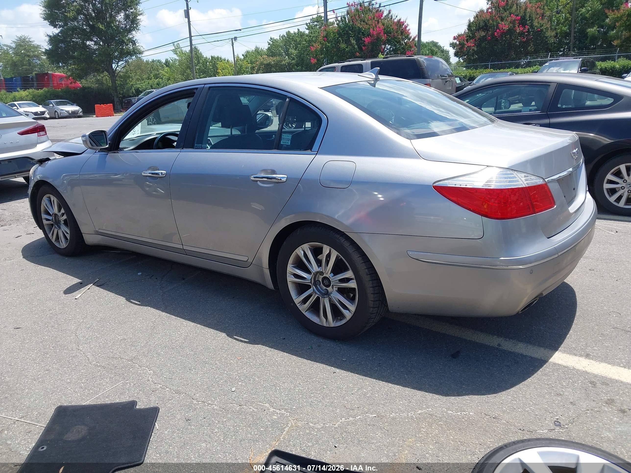 2010 Hyundai Genesis 3.8 Серебряный vin: KMHGC4DEXAU096826