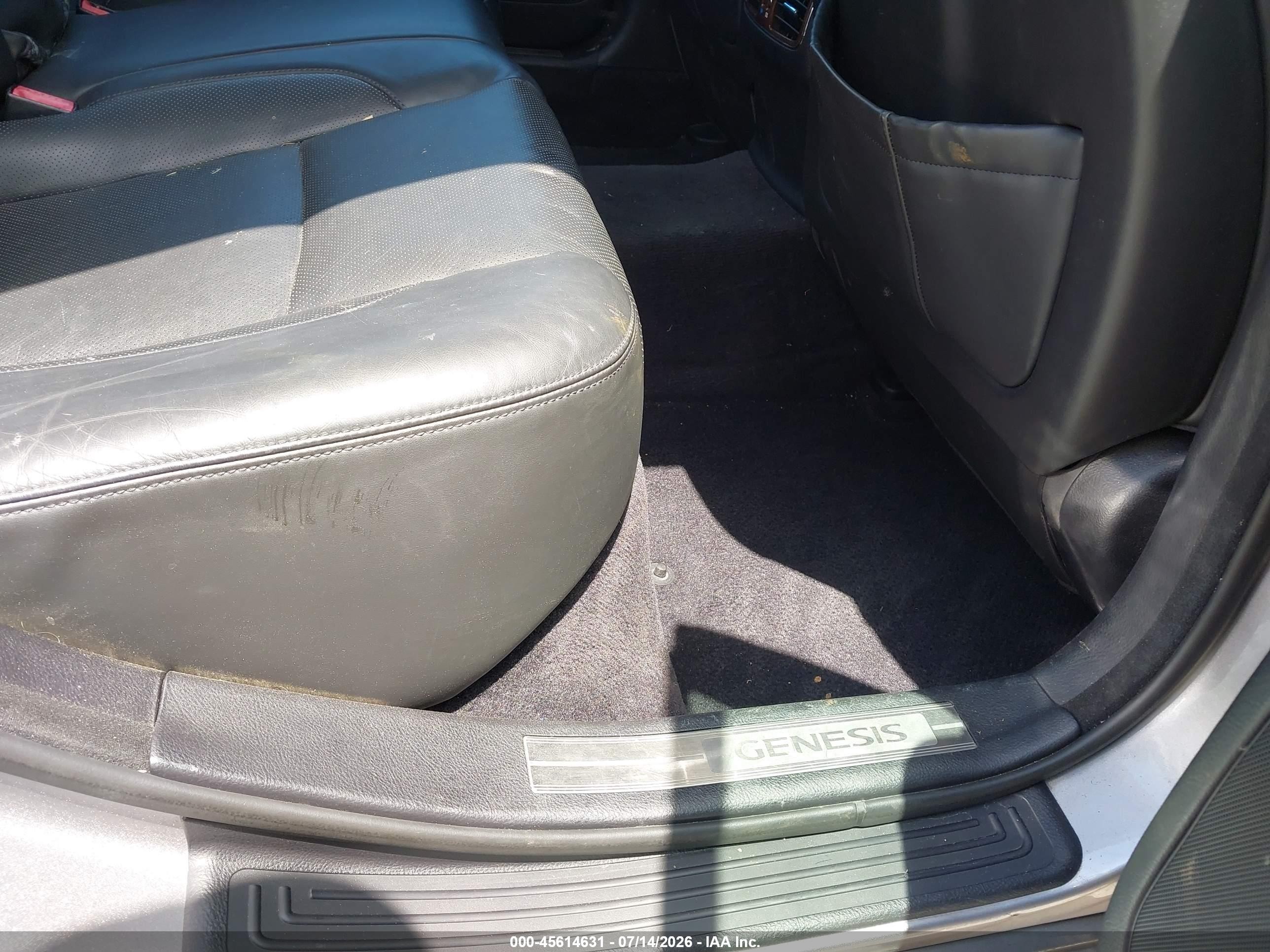 2010 Hyundai Genesis 3.8 Серебряный vin: KMHGC4DEXAU096826
