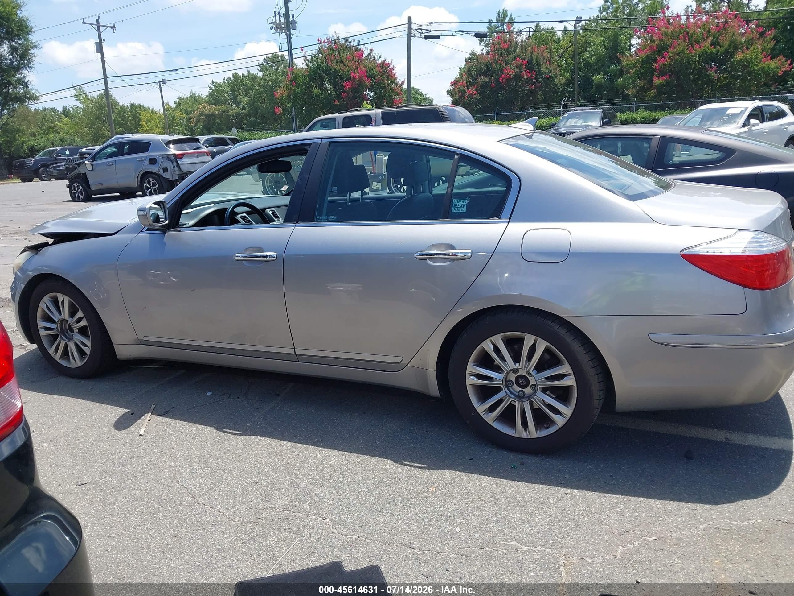 2010 Hyundai Genesis 3.8 Серебряный vin: KMHGC4DEXAU096826