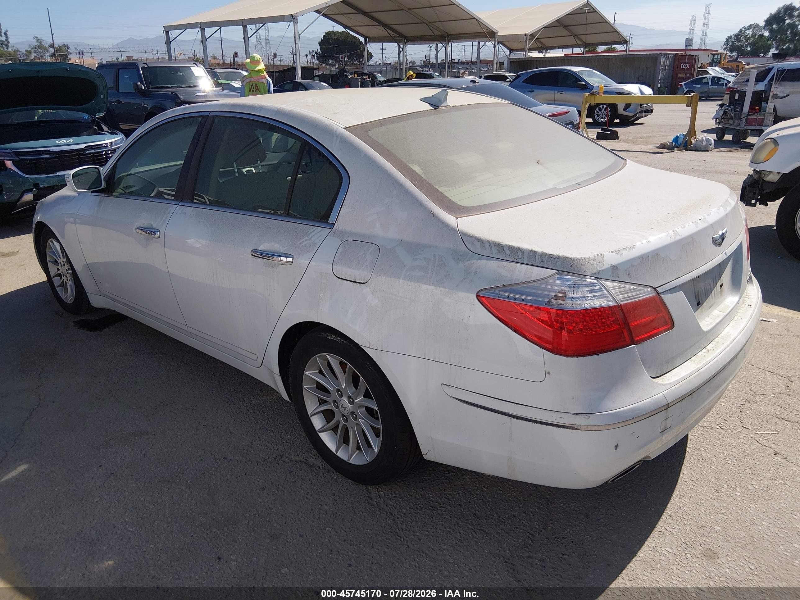 2011 Hyundai Genesis 3.8 White vin: KMHGC4DEXBU113559