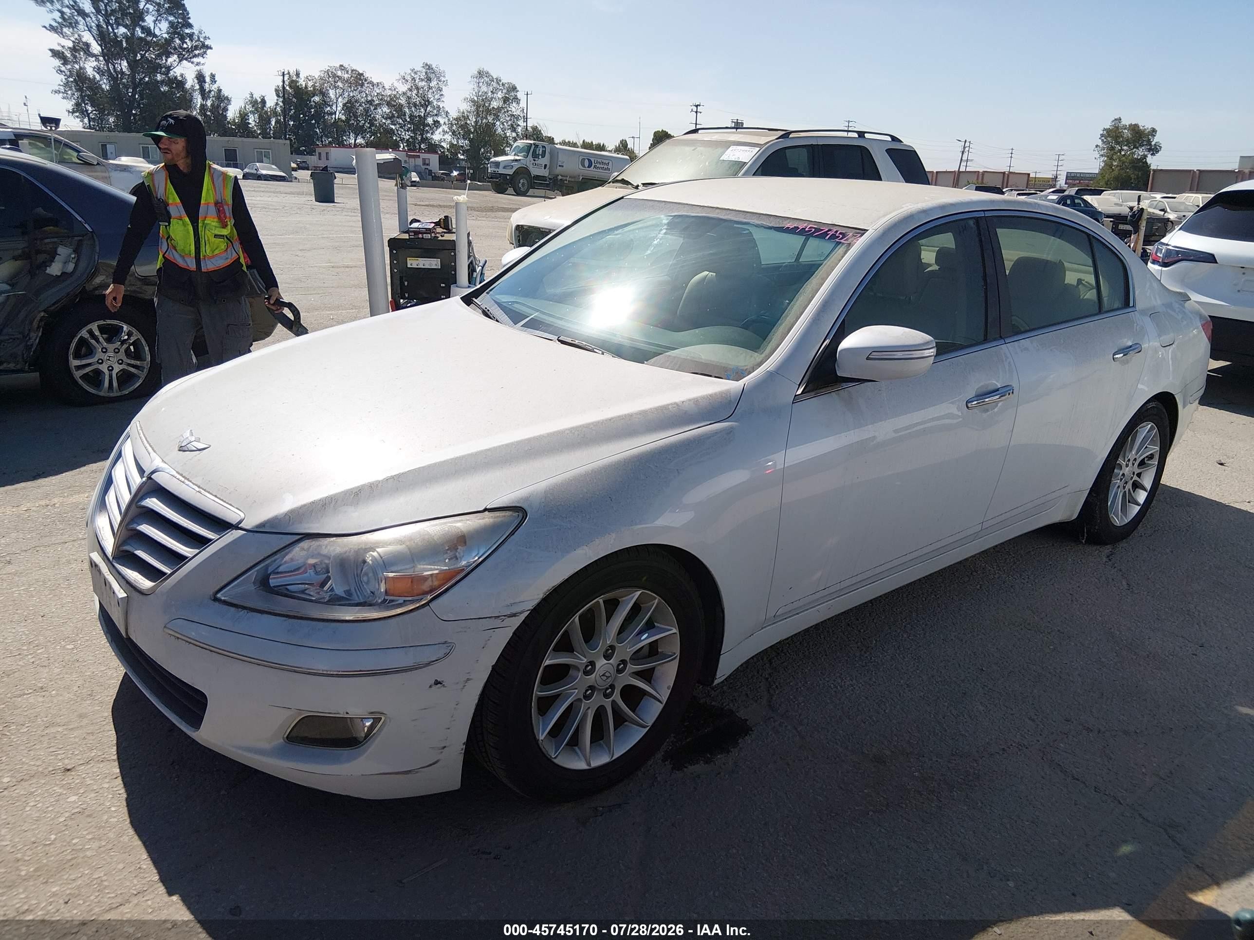 2011 Hyundai Genesis 3.8 White vin: KMHGC4DEXBU113559