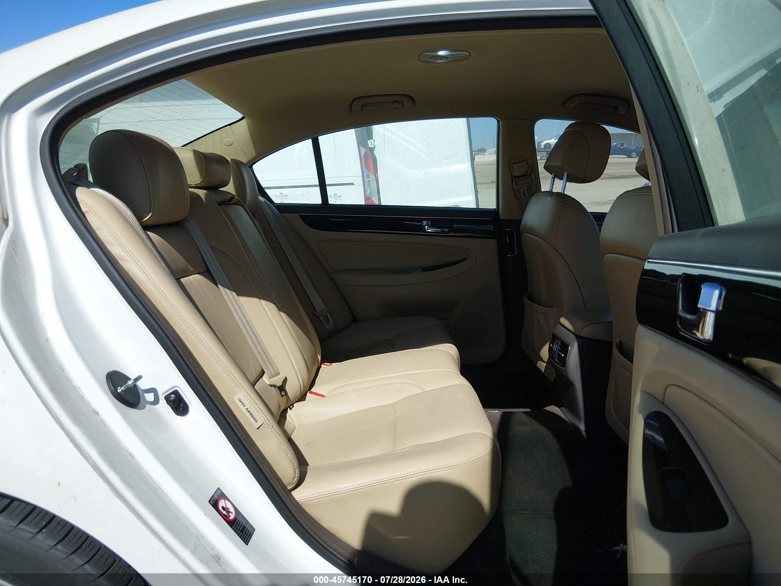 2011 Hyundai Genesis 3.8 White vin: KMHGC4DEXBU113559