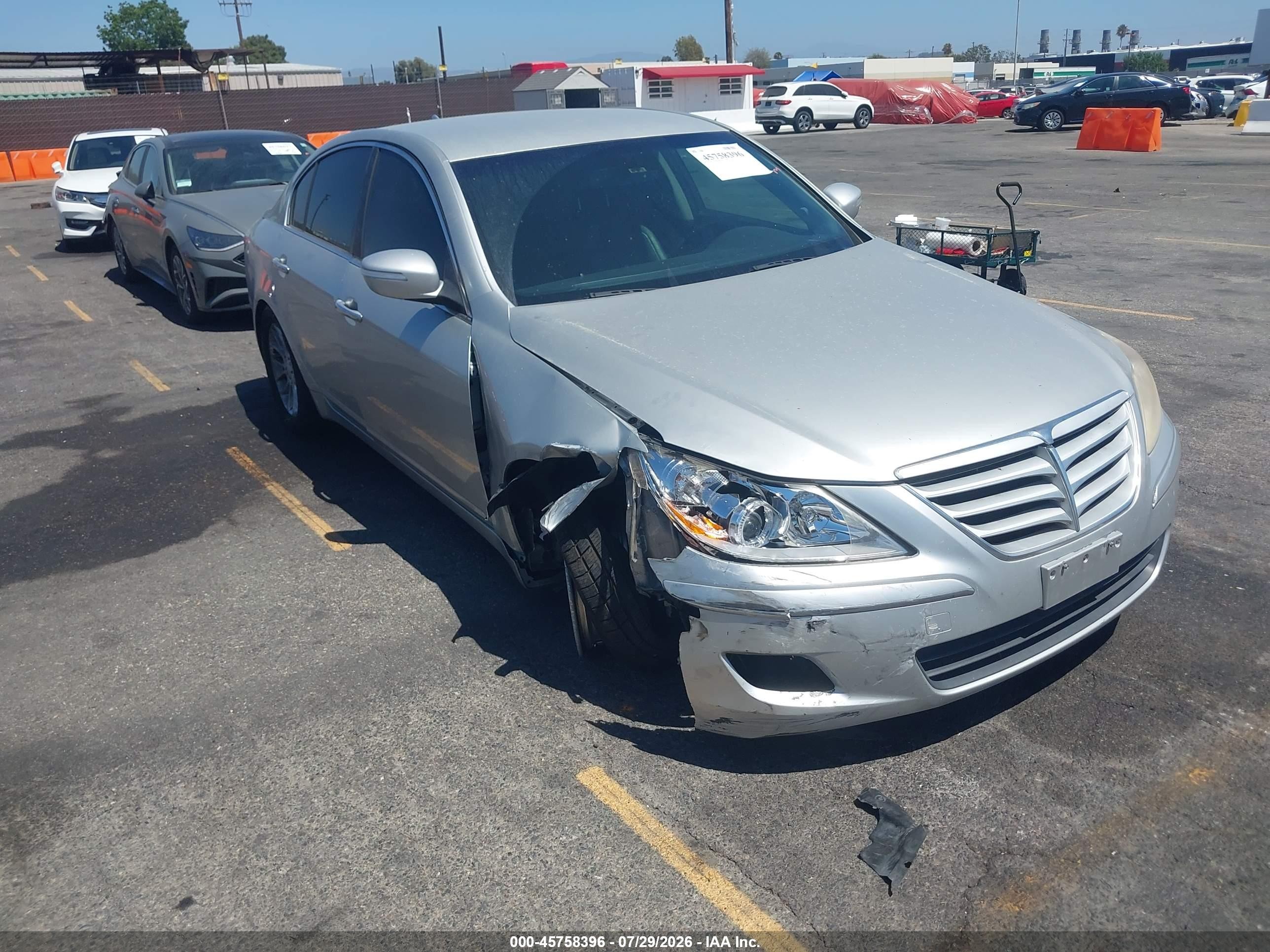 2011 Hyundai Genesis 3.8 Серебряный vin: KMHGC4DEXBU139305