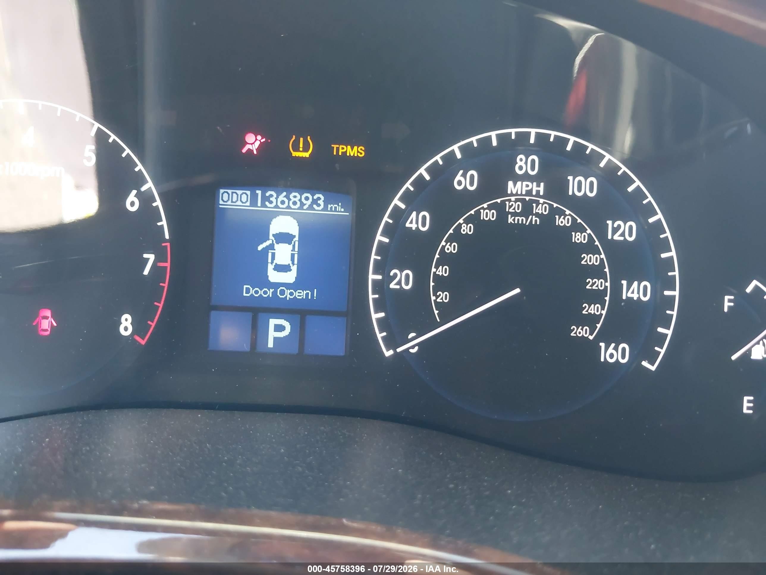 2011 Hyundai Genesis 3.8 Серебряный vin: KMHGC4DEXBU139305