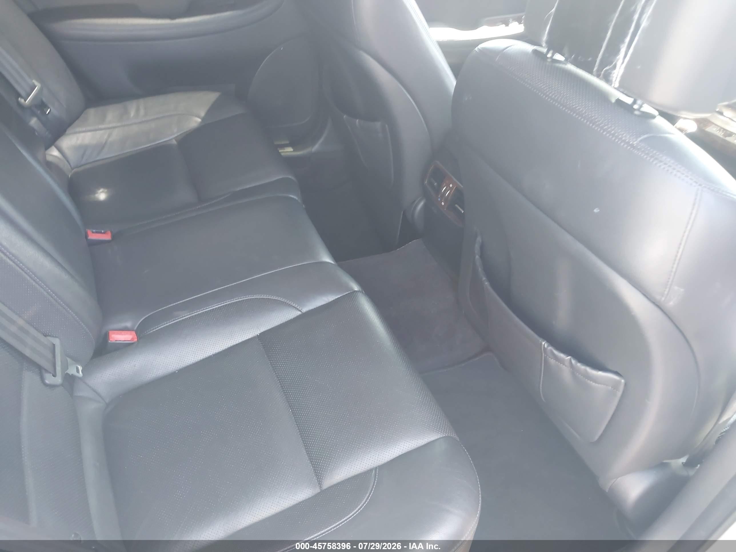 2011 Hyundai Genesis 3.8 Серебряный vin: KMHGC4DEXBU139305