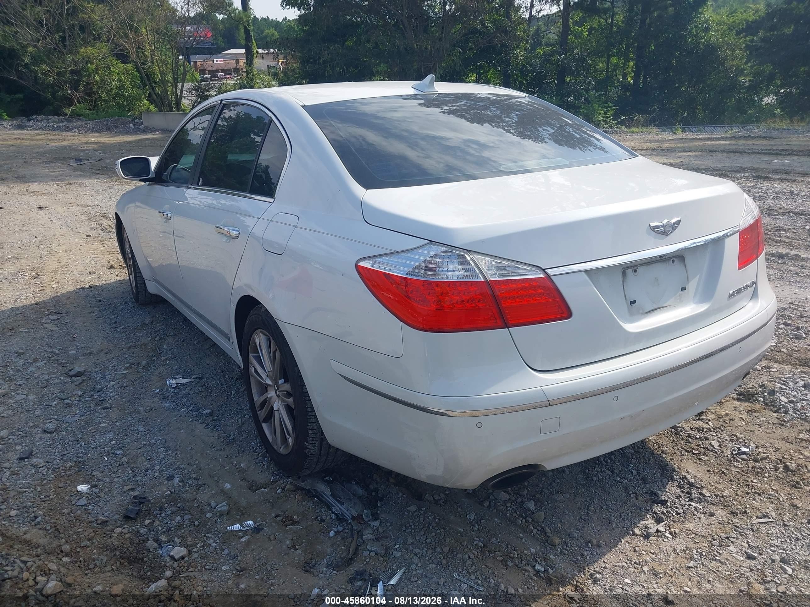 2011 Hyundai Genesis 4.6 White vin: KMHGC4DF0BU128631
