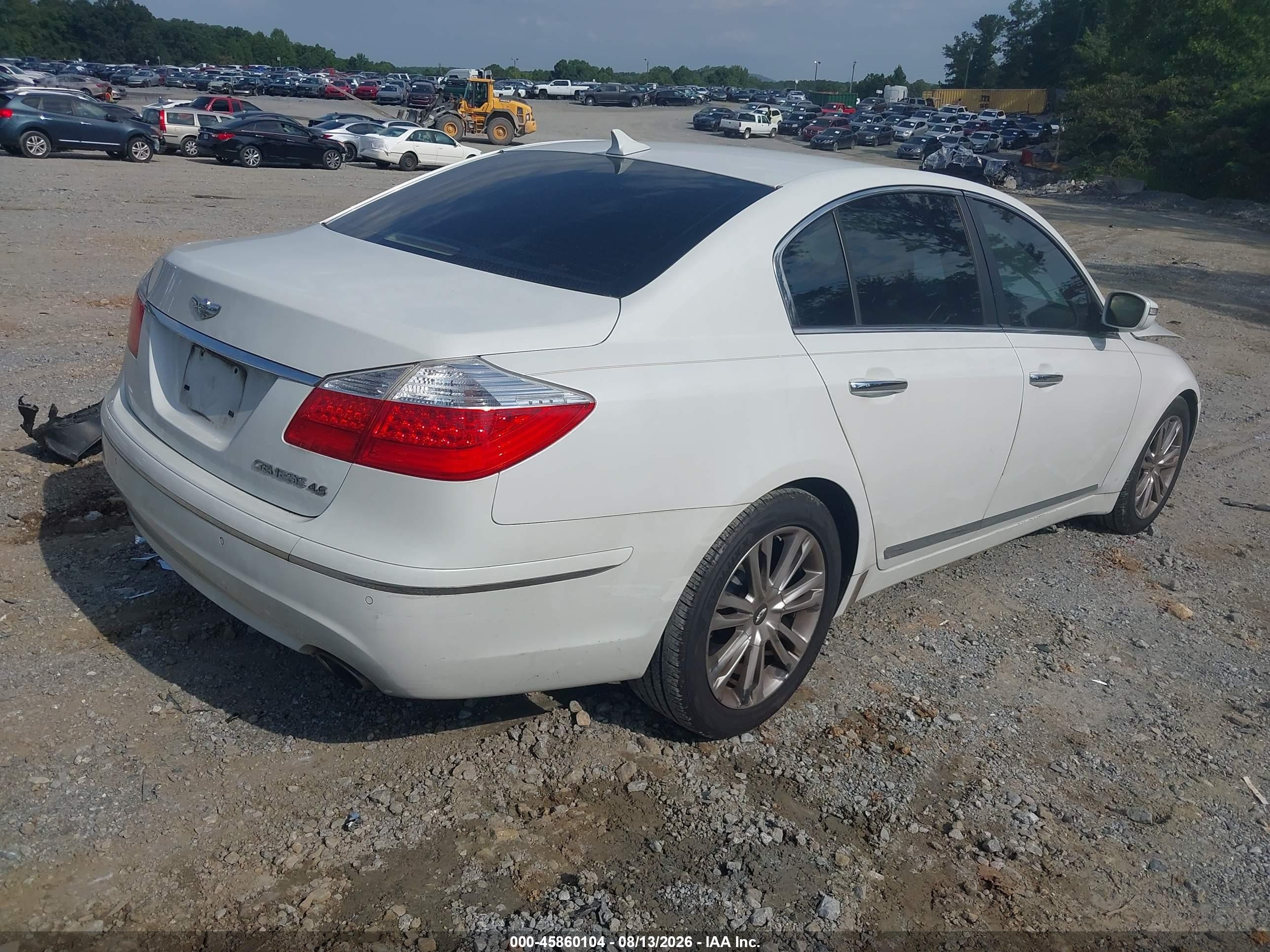 2011 Hyundai Genesis 4.6 White vin: KMHGC4DF0BU128631