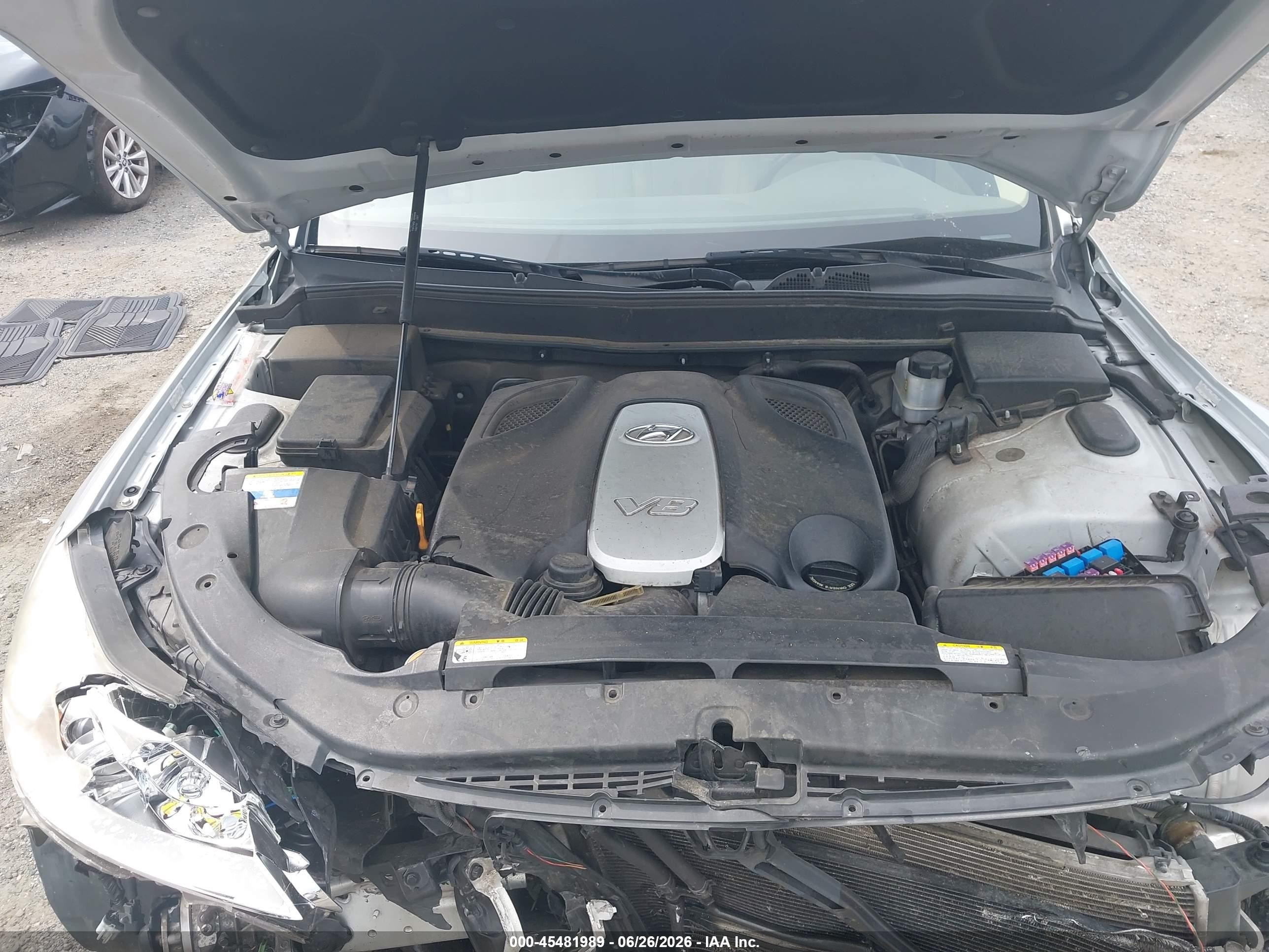 2011 Hyundai Genesis 4.6 Silver vin: KMHGC4DF1BU114110