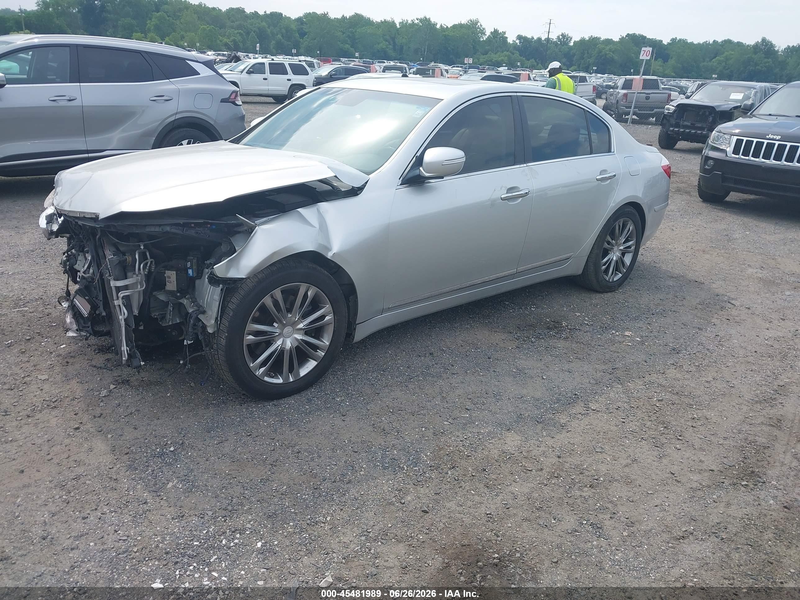 2011 Hyundai Genesis 4.6 Silver vin: KMHGC4DF1BU114110