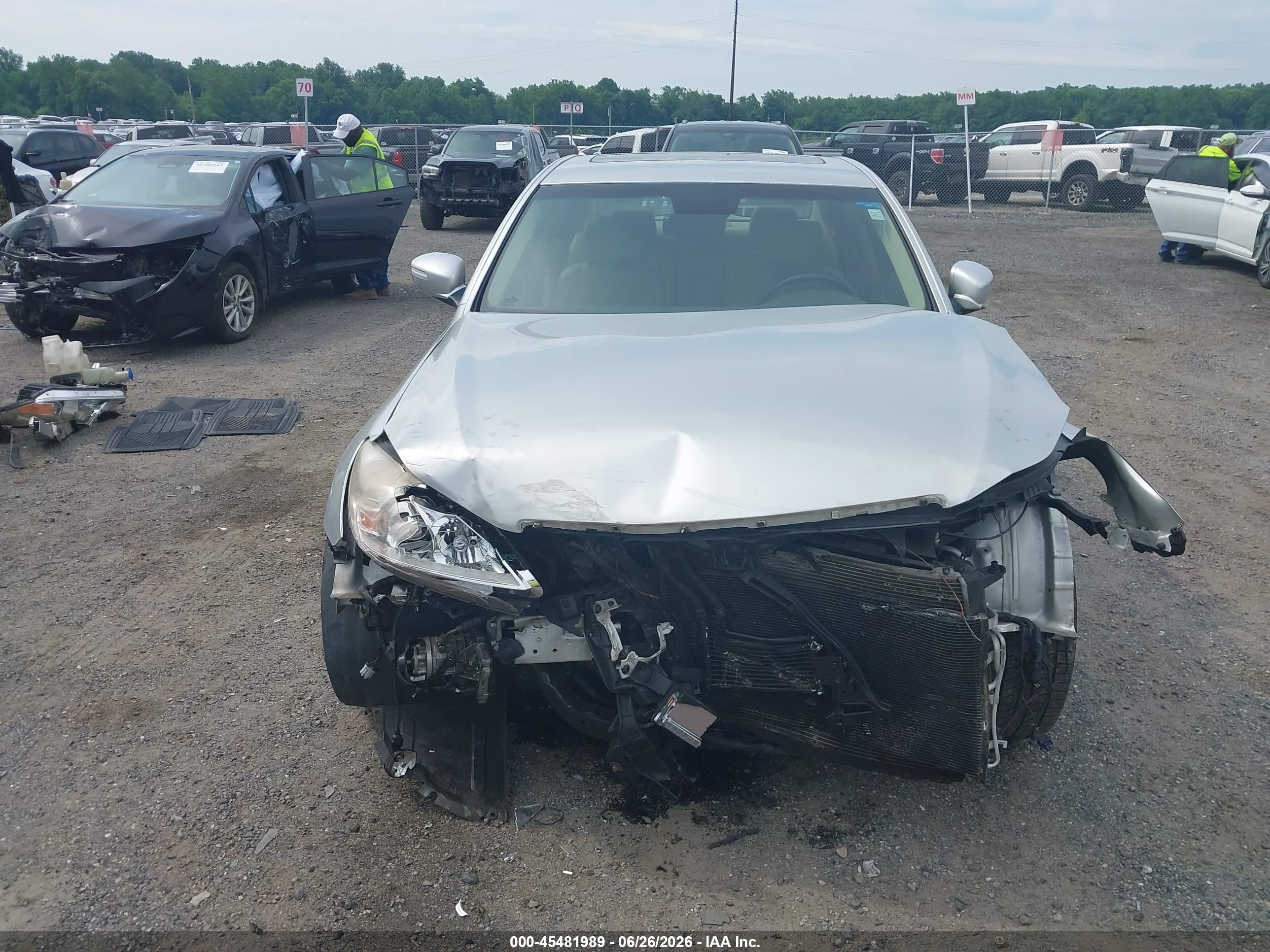 2011 Hyundai Genesis 4.6 Silver vin: KMHGC4DF1BU114110
