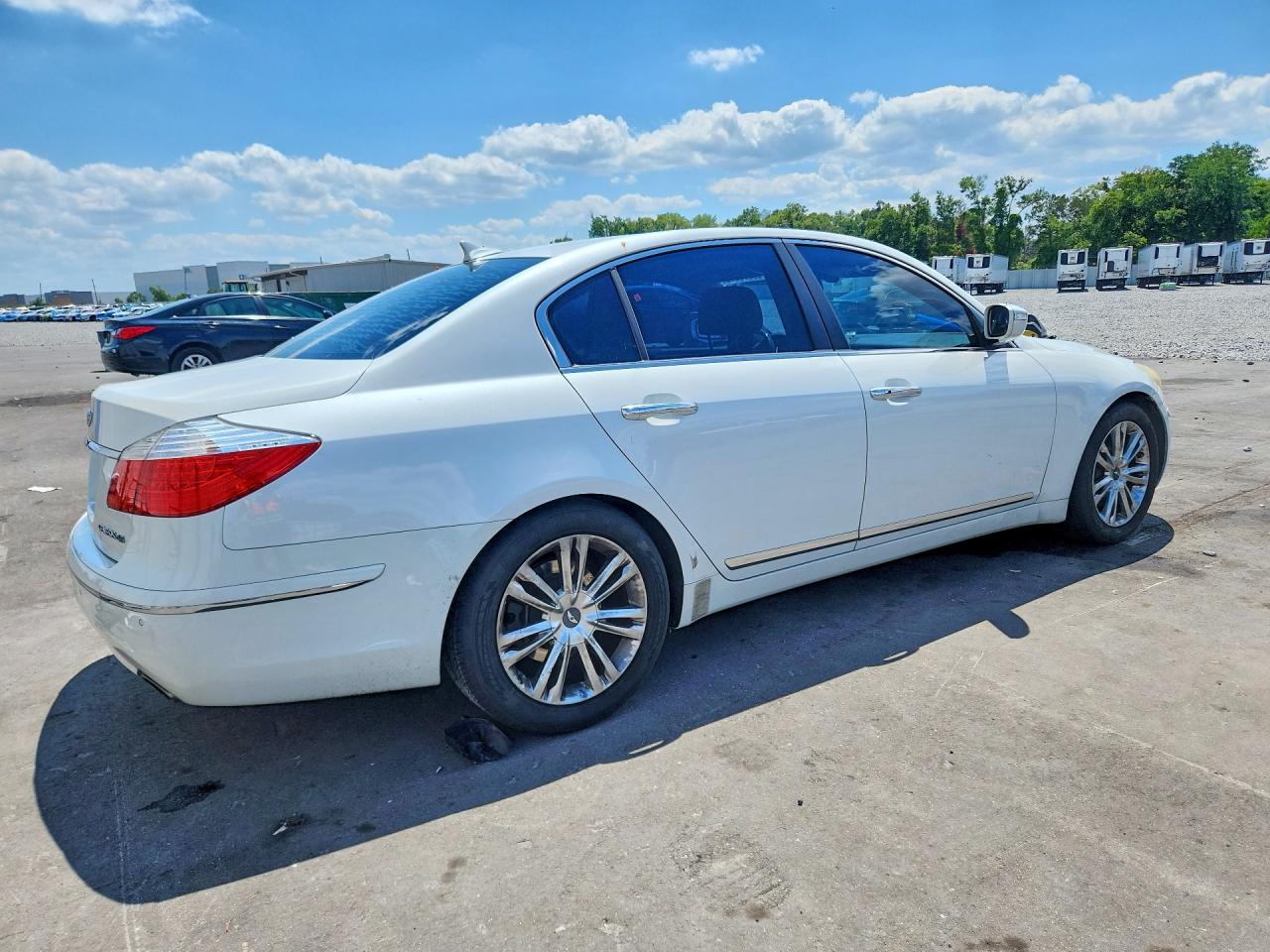 2011 Hyundai Genesis 4.6l White vin: KMHGC4DF1BU114155