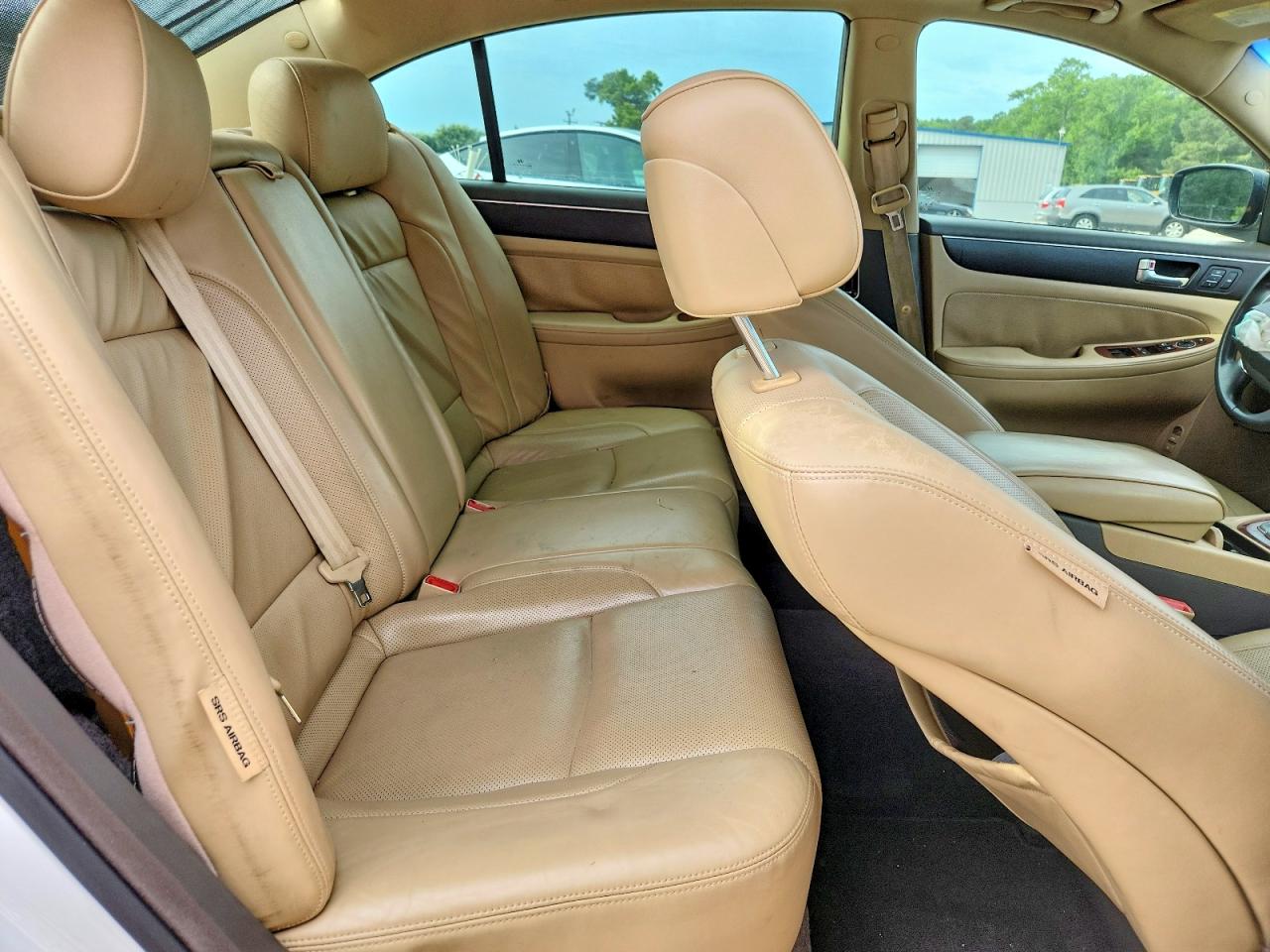 2012 Hyundai Genesis 4.6l White vin: KMHGC4DF1CU155645