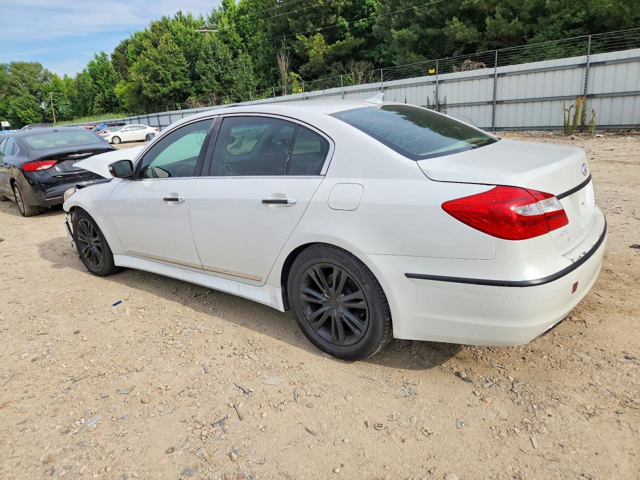 2012 Hyundai Genesis 4.6l White vin: KMHGC4DF1CU155645