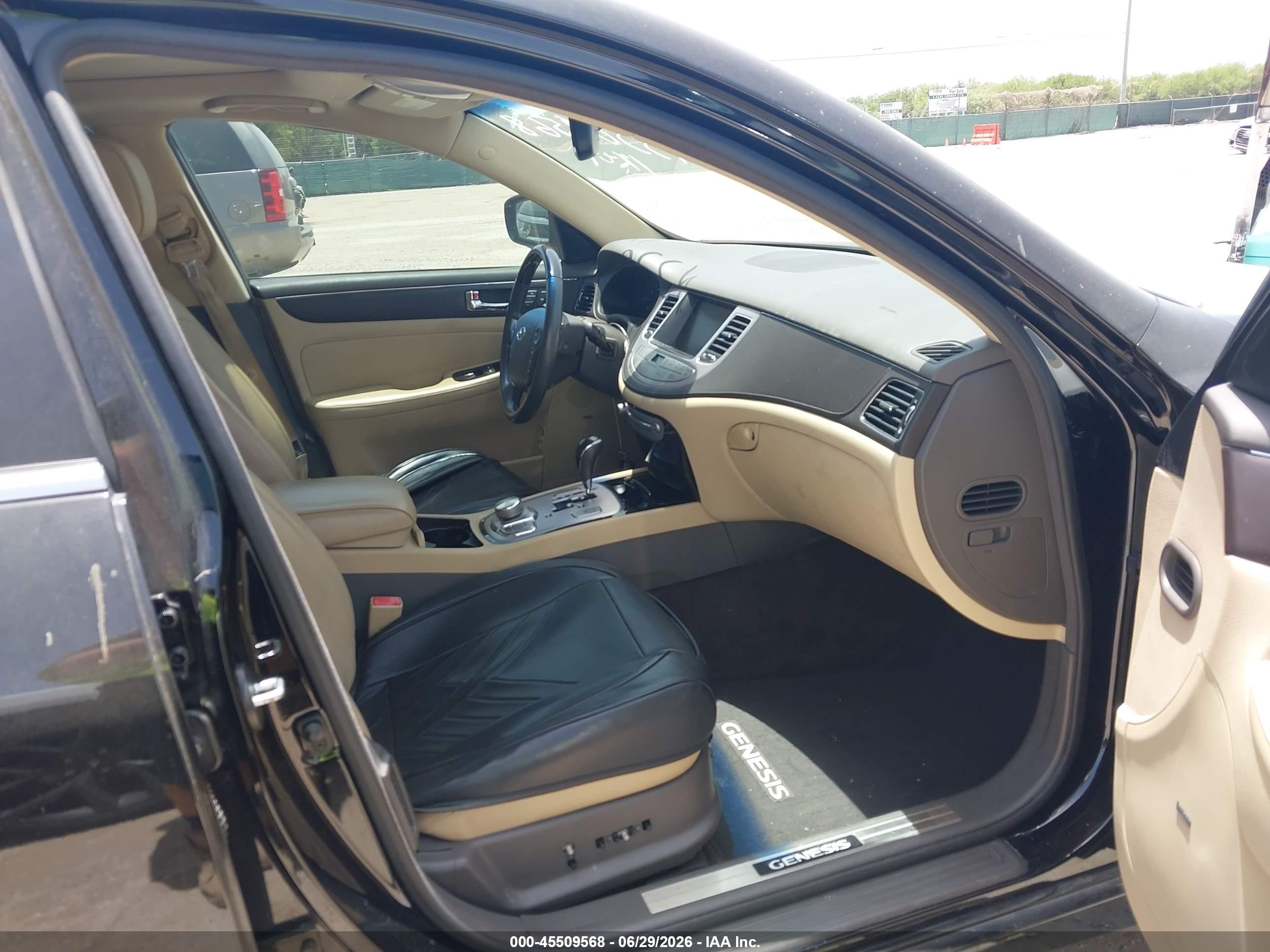 2011 Hyundai Genesis 4.6 Black vin: KMHGC4DF2BU125360