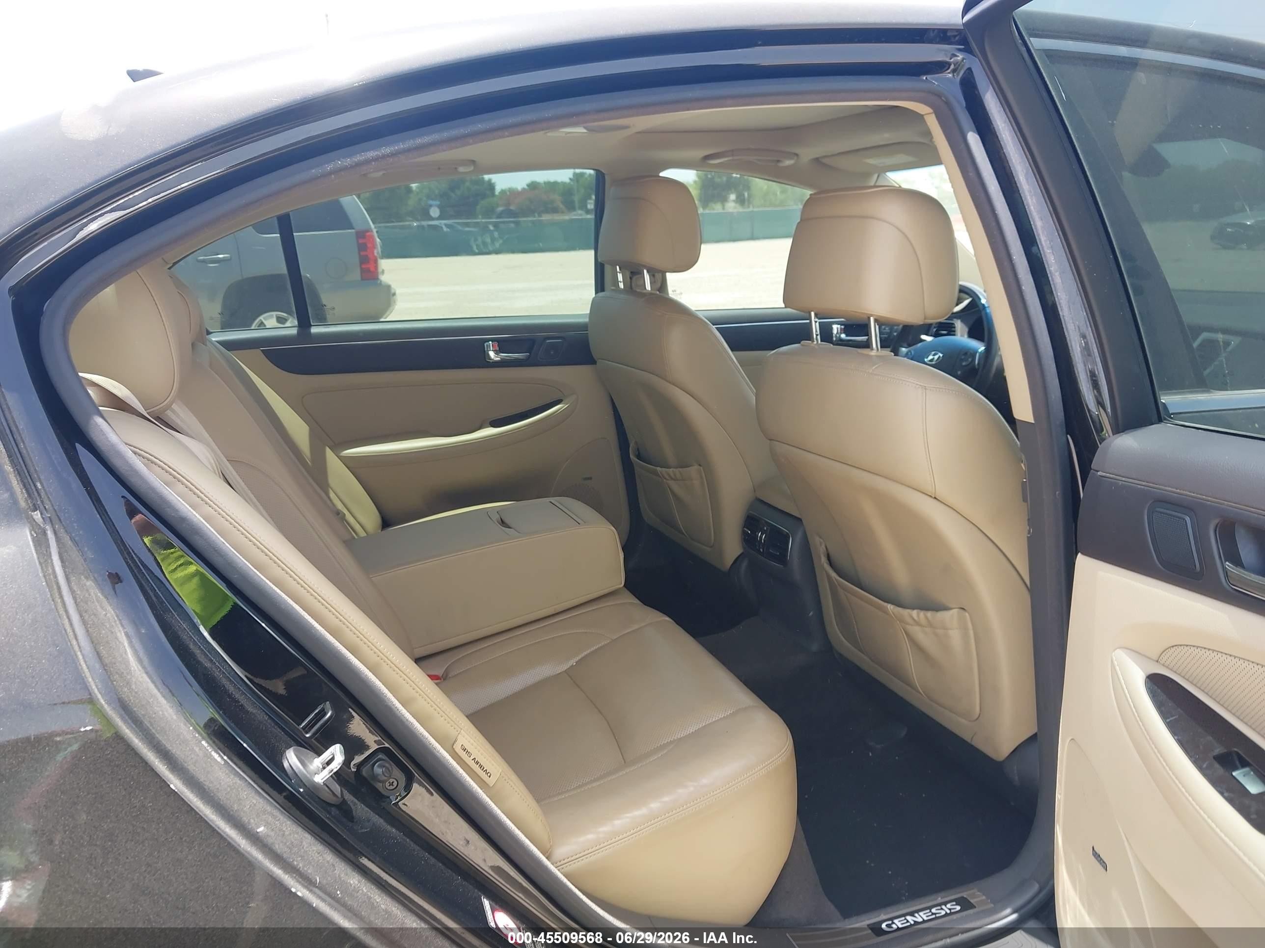 2011 Hyundai Genesis 4.6 Black vin: KMHGC4DF2BU125360