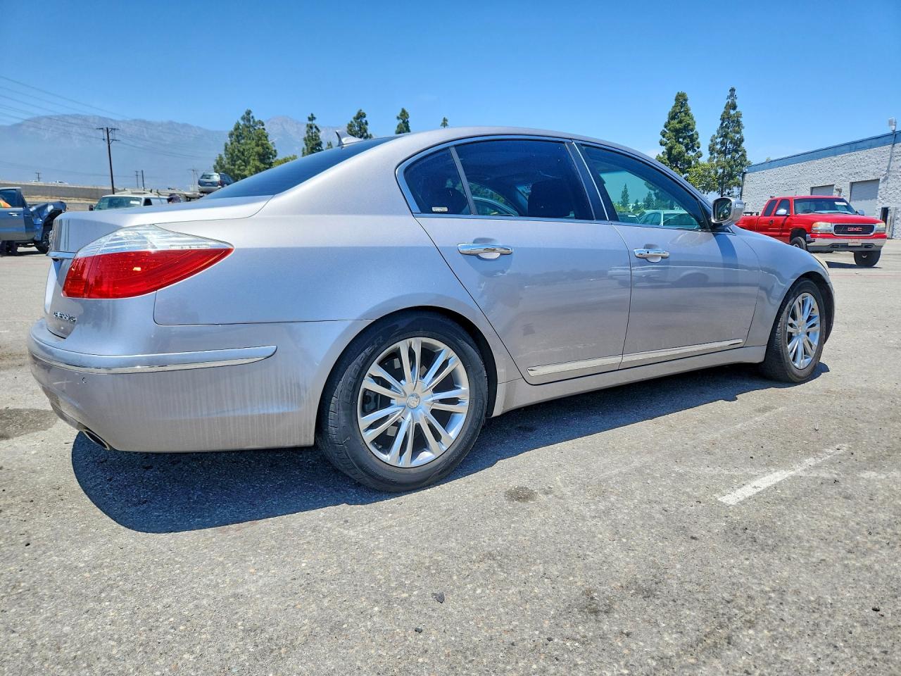 2011 Hyundai Genesis 4.6l Silver vin: KMHGC4DF2BU129795