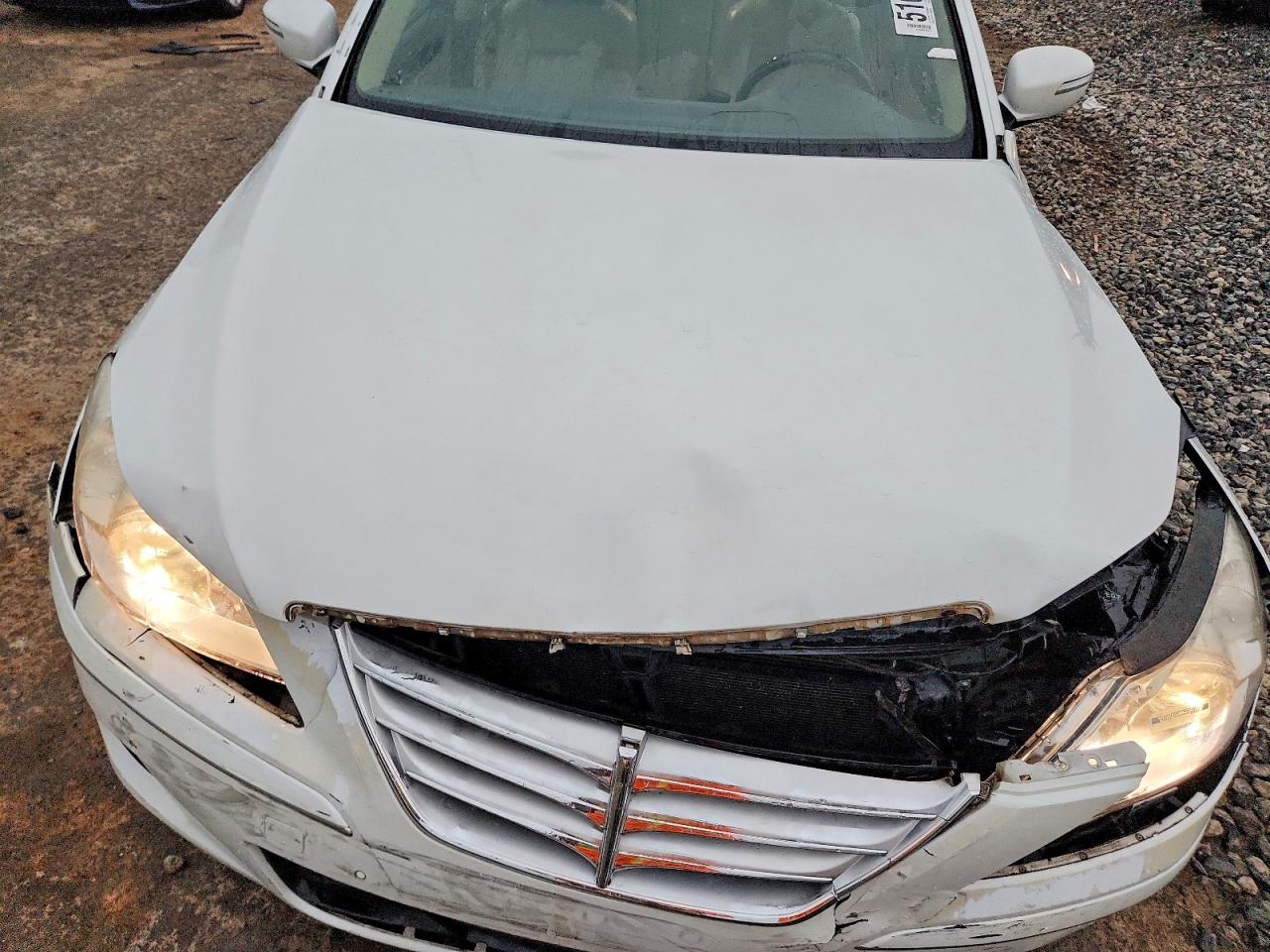 2011 Hyundai Genesis 4.6l White vin: KMHGC4DF2BU139615
