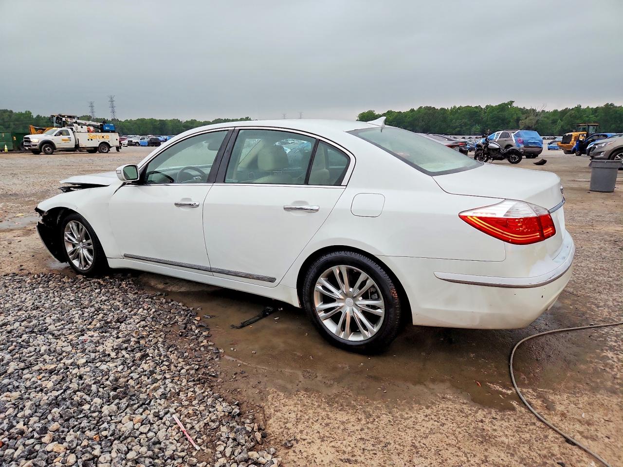 2011 Hyundai Genesis 4.6l White vin: KMHGC4DF2BU139615