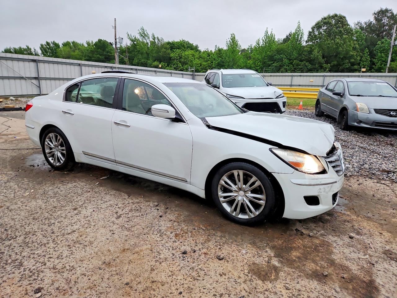 2011 Hyundai Genesis 4.6l White vin: KMHGC4DF2BU139615