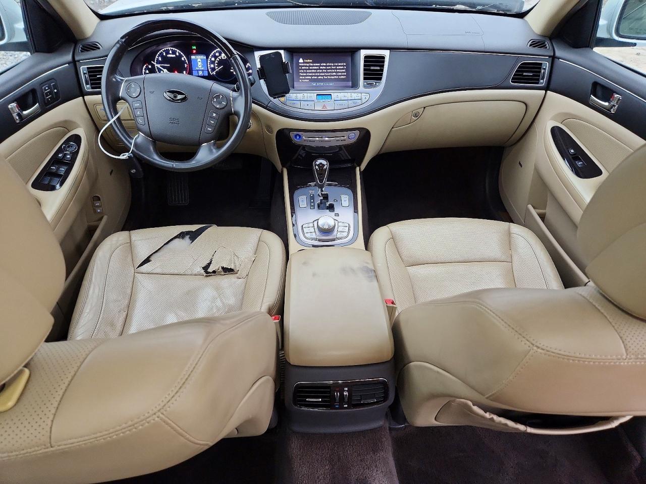 2011 Hyundai Genesis 4.6l White vin: KMHGC4DF2BU139615