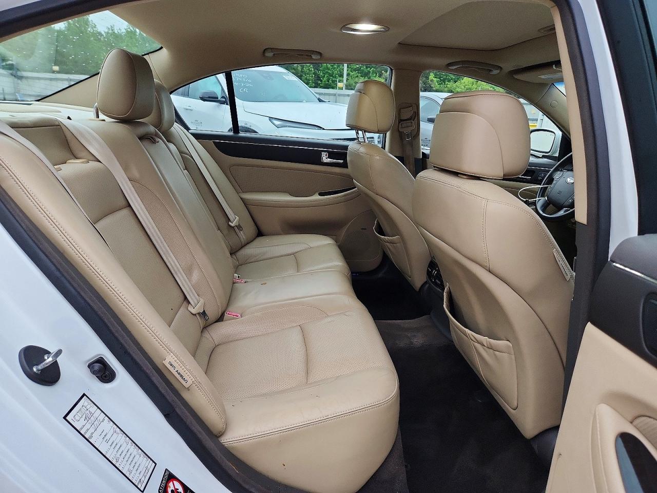 2011 Hyundai Genesis 4.6l White vin: KMHGC4DF2BU139615