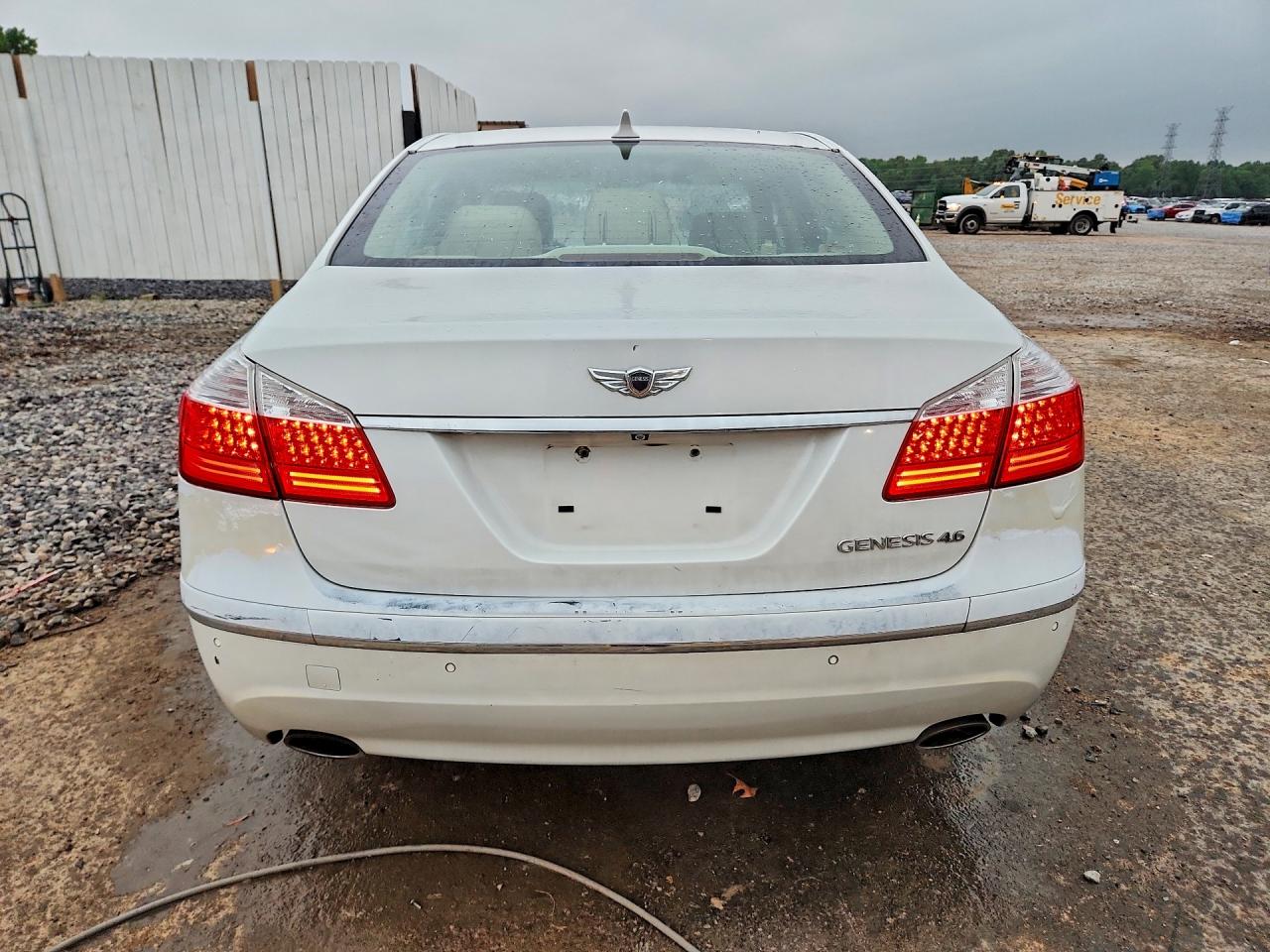 2011 Hyundai Genesis 4.6l White vin: KMHGC4DF2BU139615