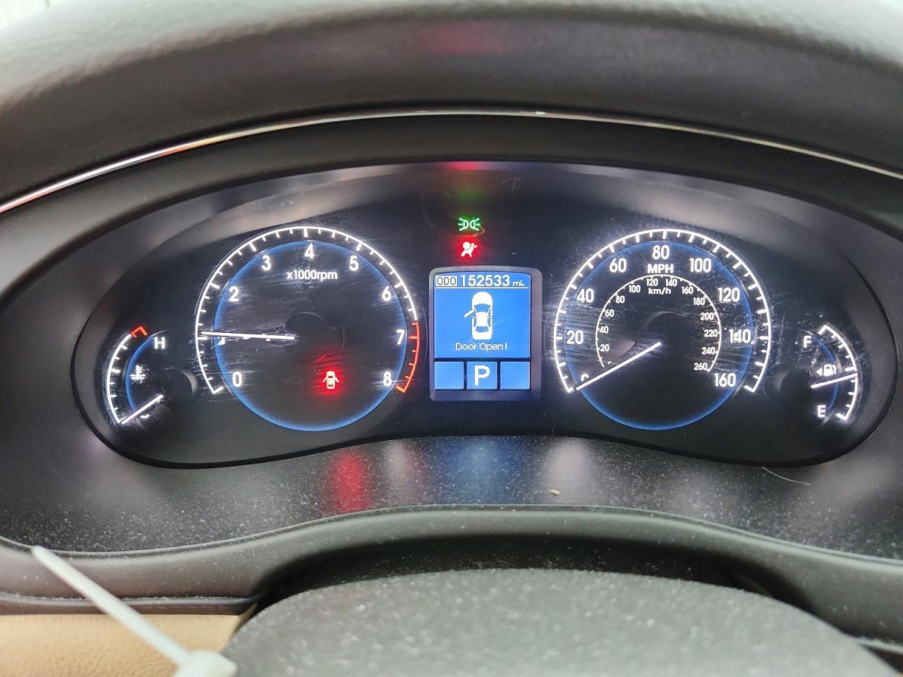 2011 Hyundai Genesis 4.6l White vin: KMHGC4DF2BU139615