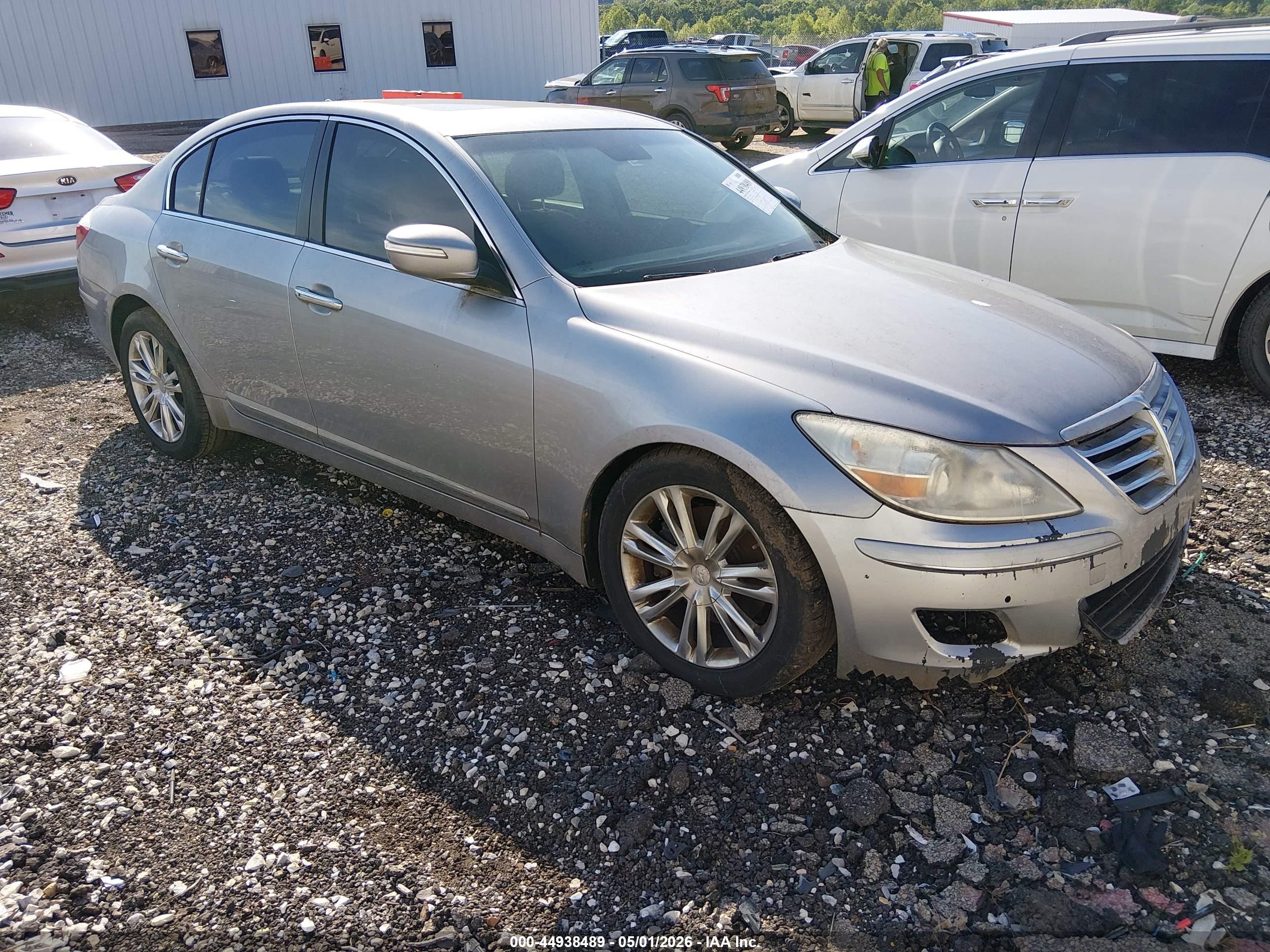 2010 Hyundai Genesis 4.6 Silver vin: KMHGC4DF3AU094103