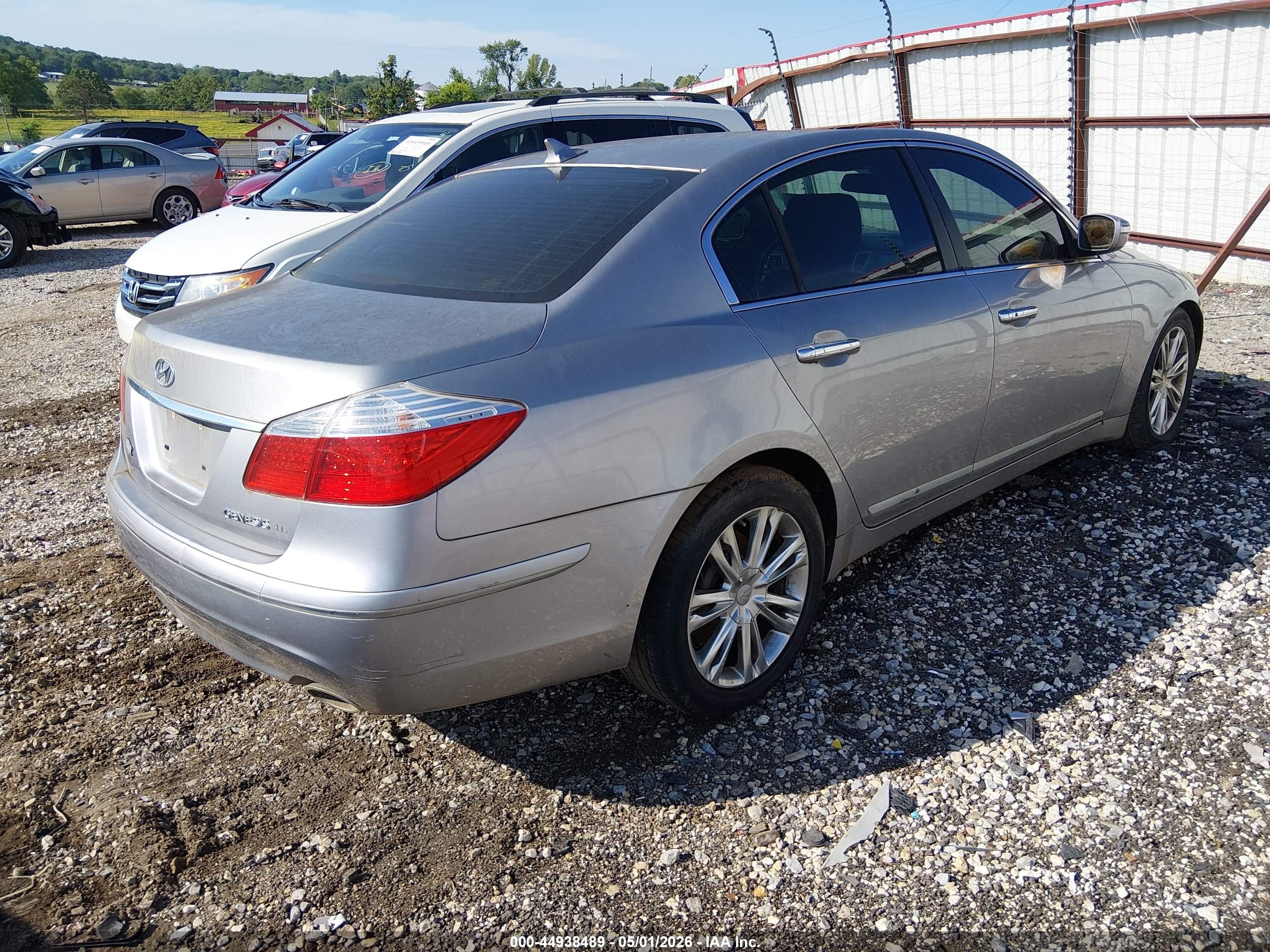 2010 Hyundai Genesis 4.6 Silver vin: KMHGC4DF3AU094103