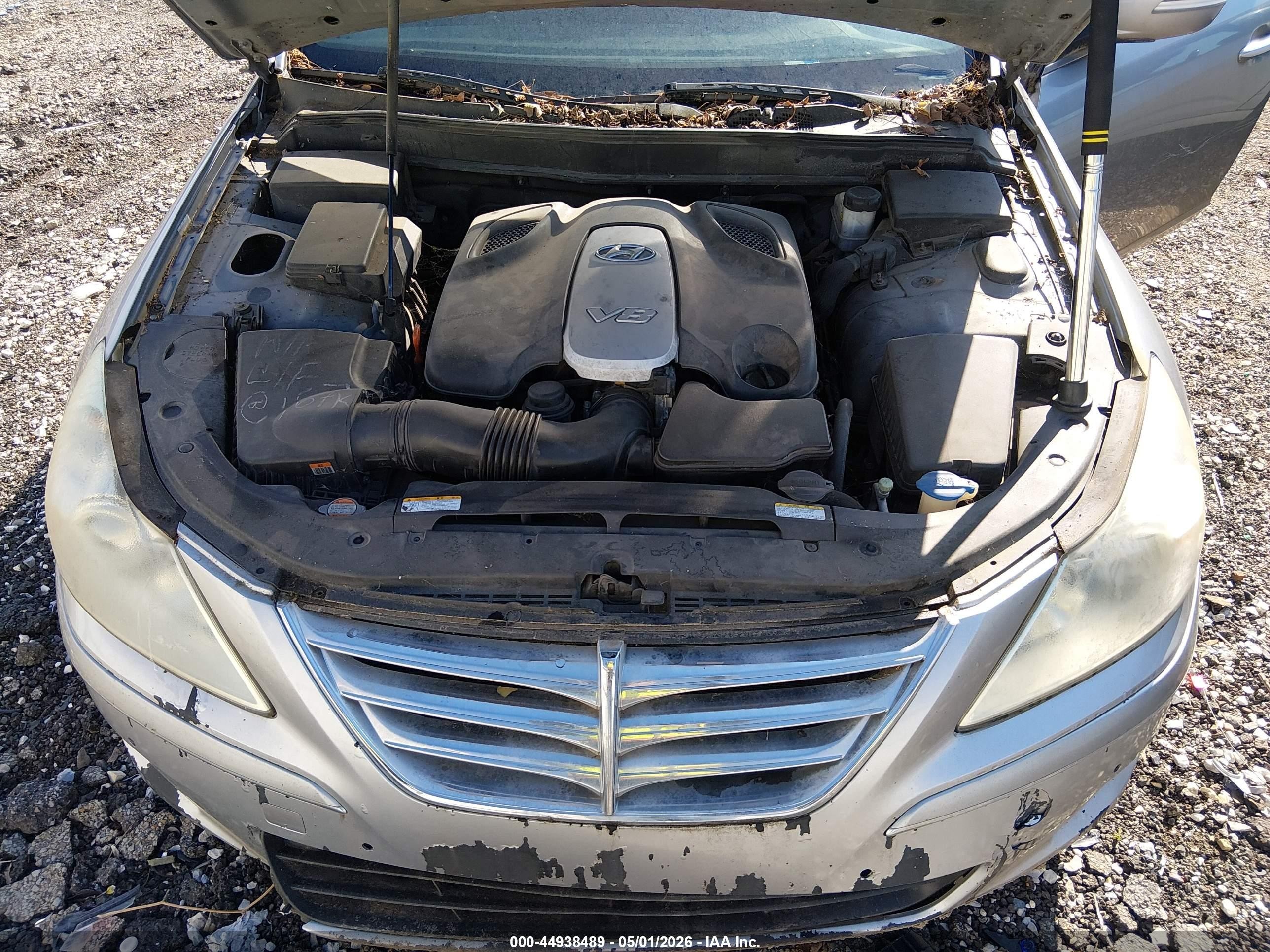 2010 Hyundai Genesis 4.6 Silver vin: KMHGC4DF3AU094103