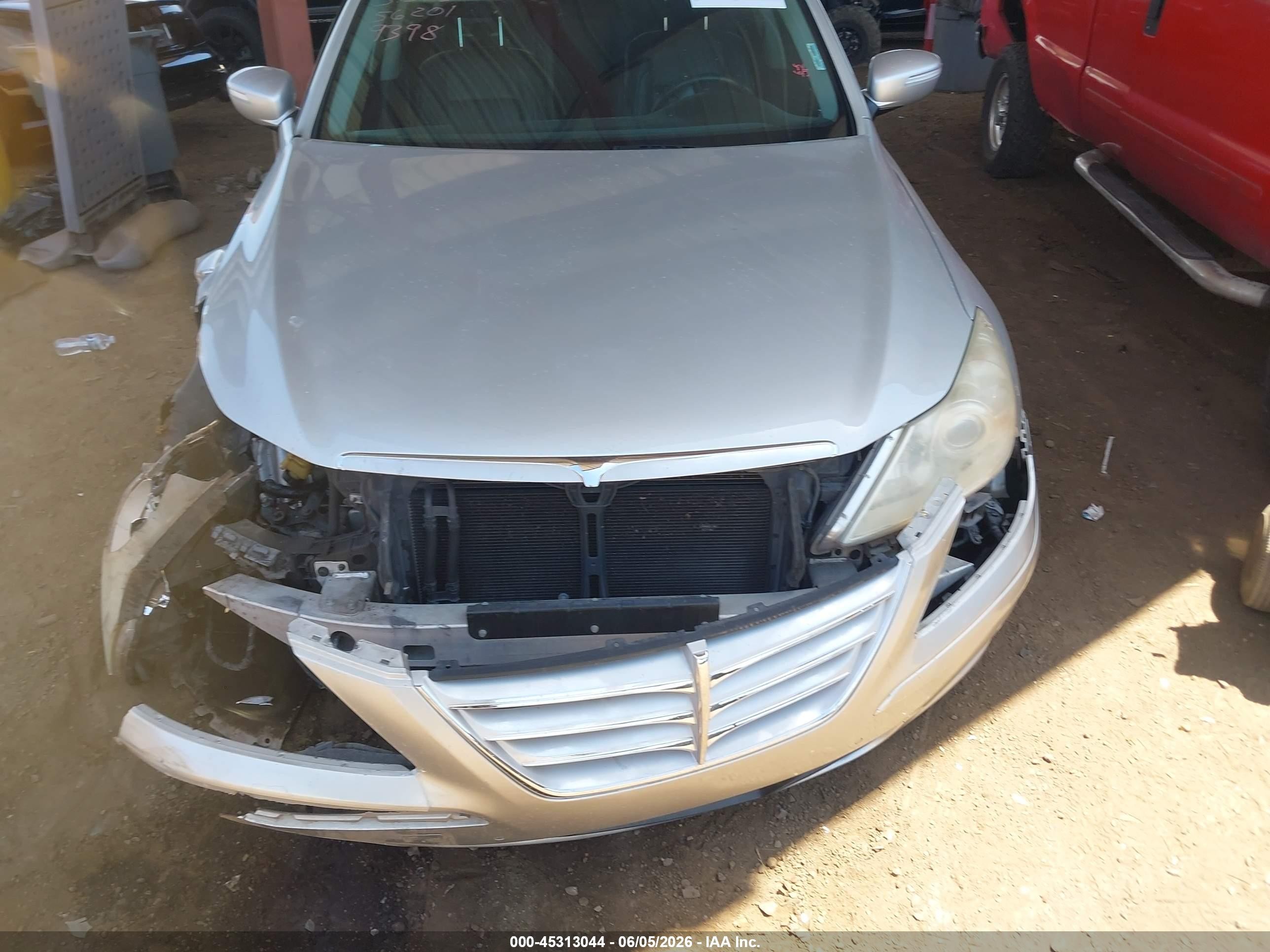 2011 Hyundai Genesis 4.6 Gray vin: KMHGC4DF3BU129398