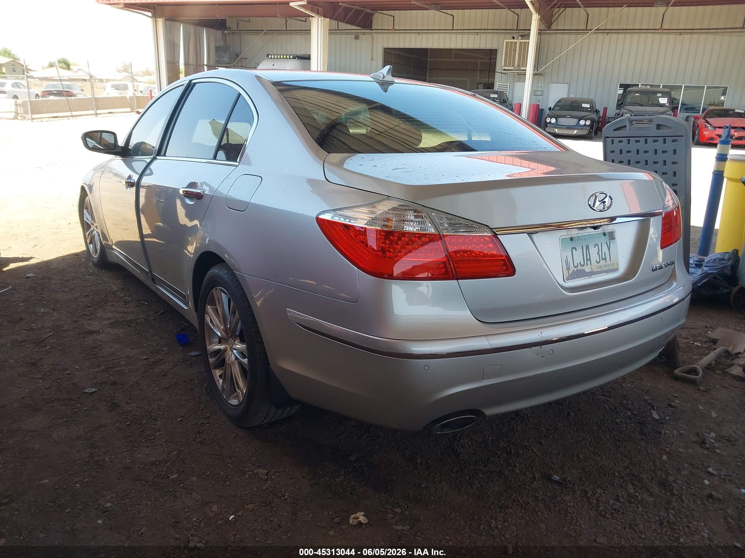 2011 Hyundai Genesis 4.6 Gray vin: KMHGC4DF3BU129398