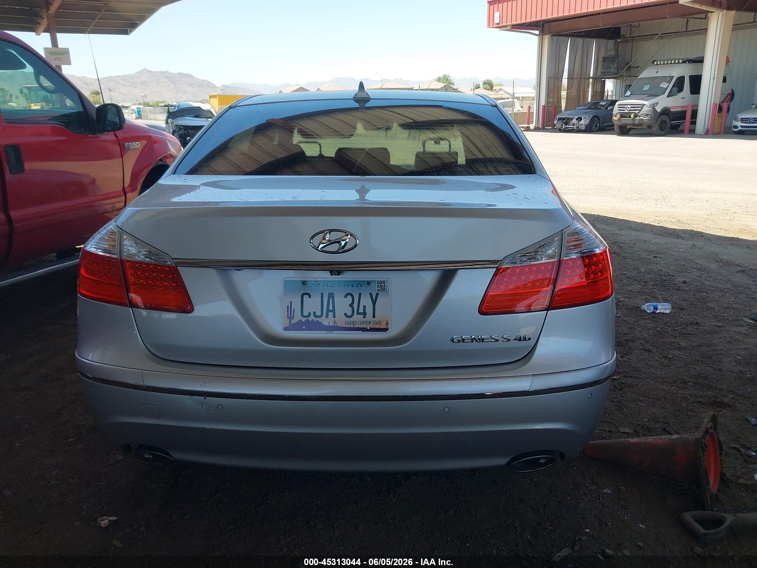 2011 Hyundai Genesis 4.6 Gray vin: KMHGC4DF3BU129398