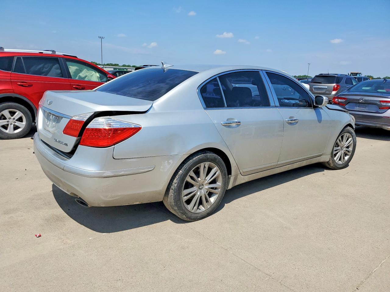 2010 Hyundai Genesis 4.6l Silver vin: KMHGC4DF4AU072921