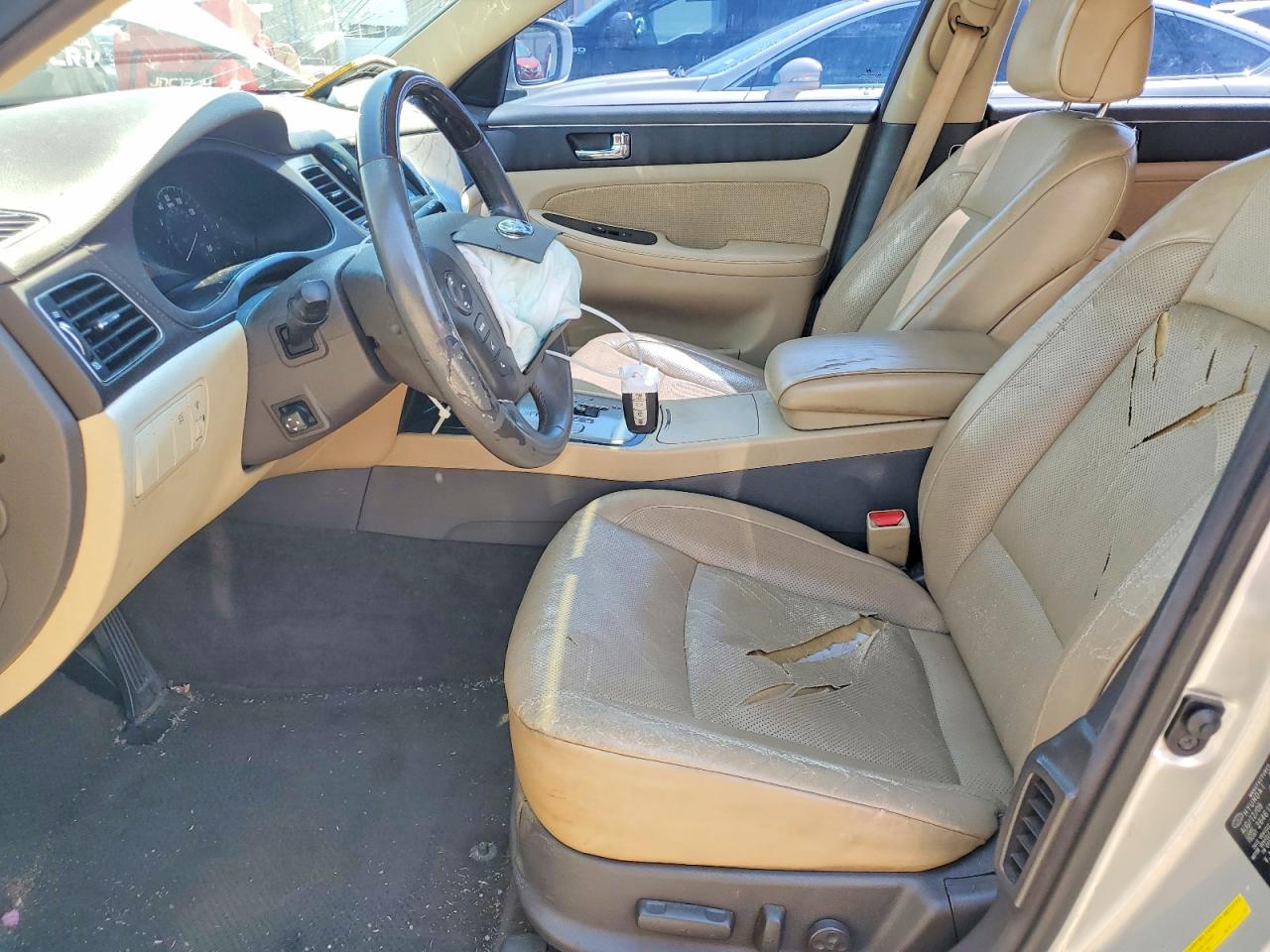 2010 Hyundai Genesis 4.6l Silver vin: KMHGC4DF4AU072921