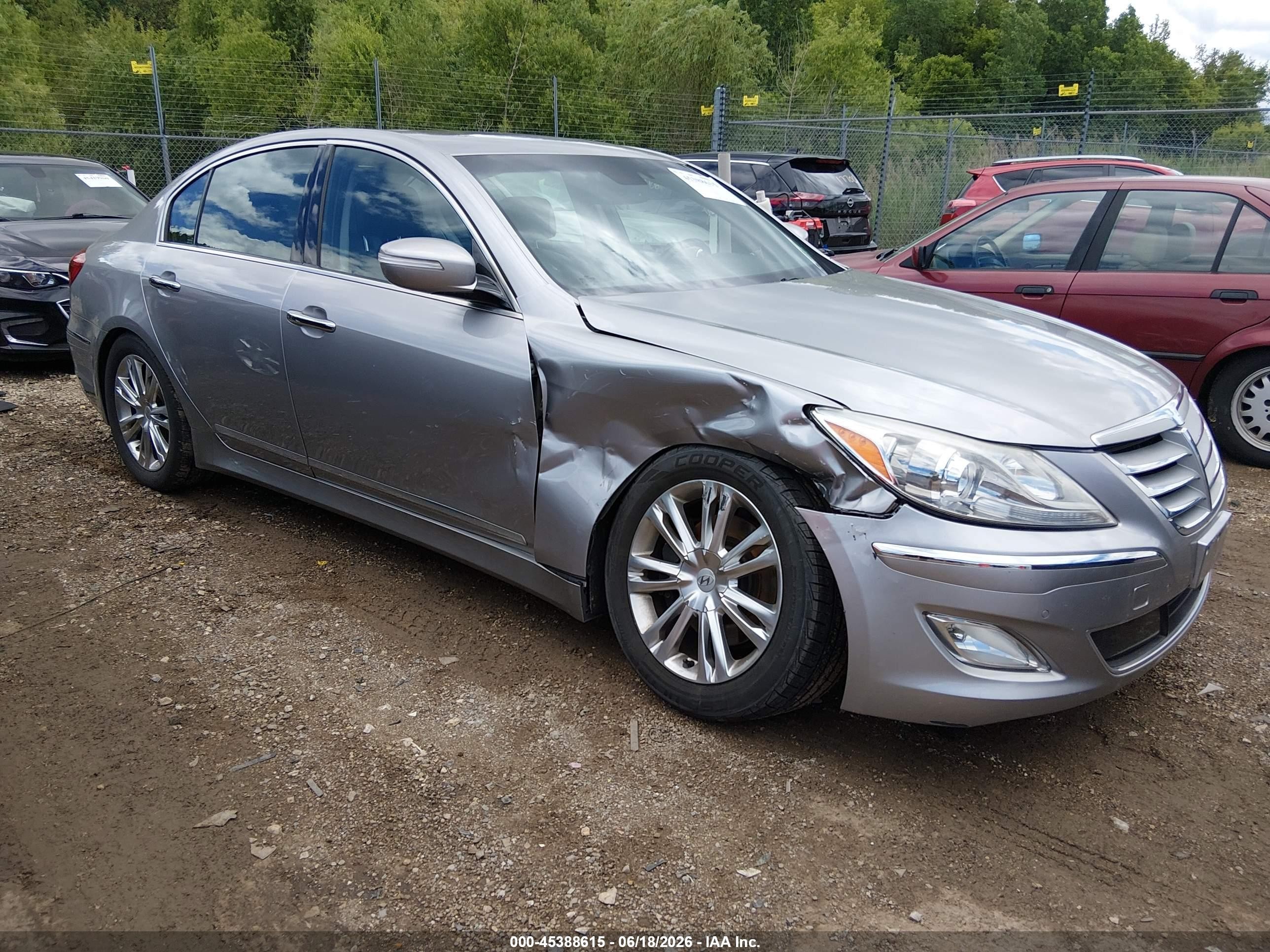 2012 Hyundai Genesis 4.6 Silver vin: KMHGC4DF4CU171662