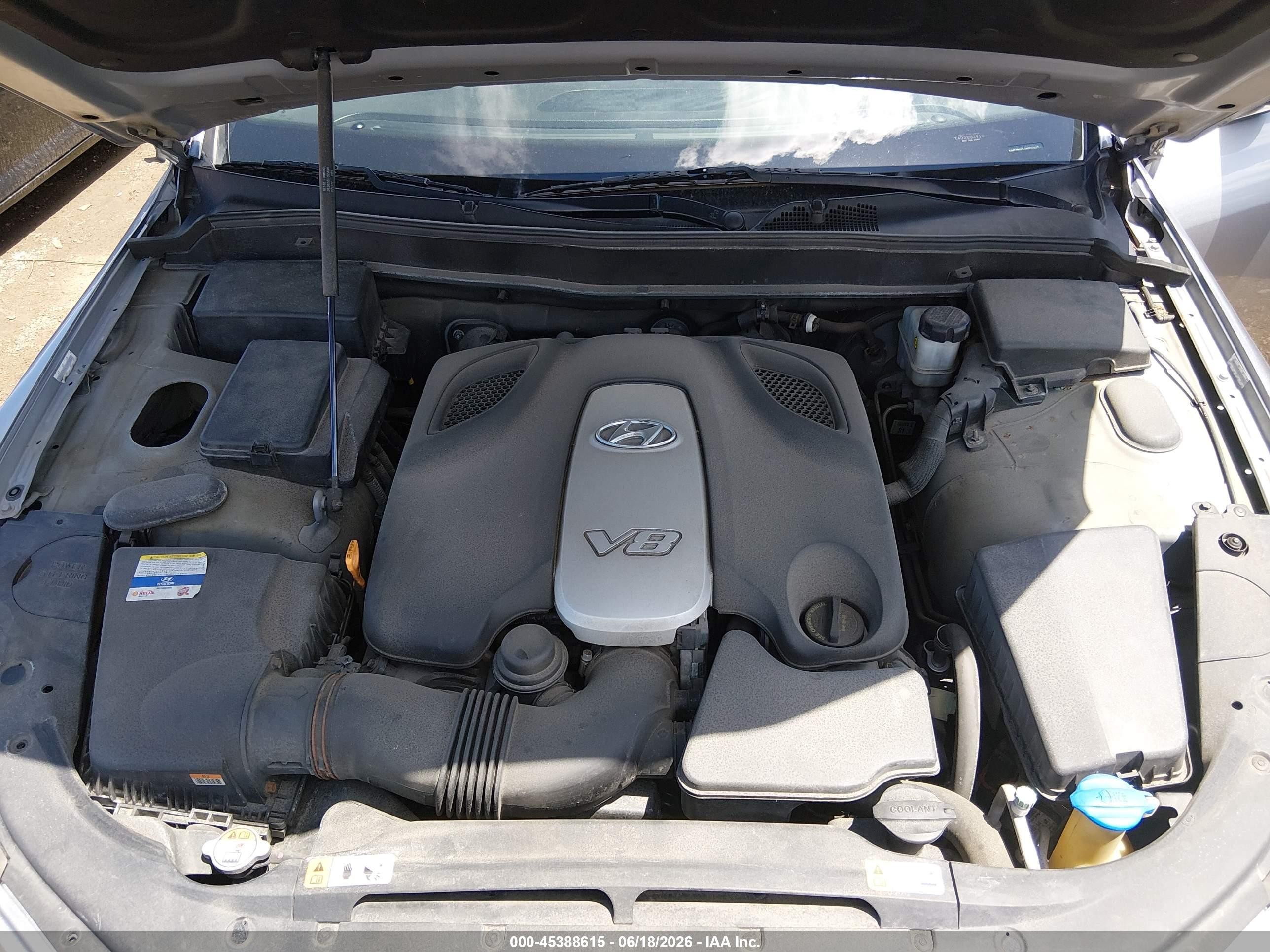 2012 Hyundai Genesis 4.6 Silver vin: KMHGC4DF4CU171662