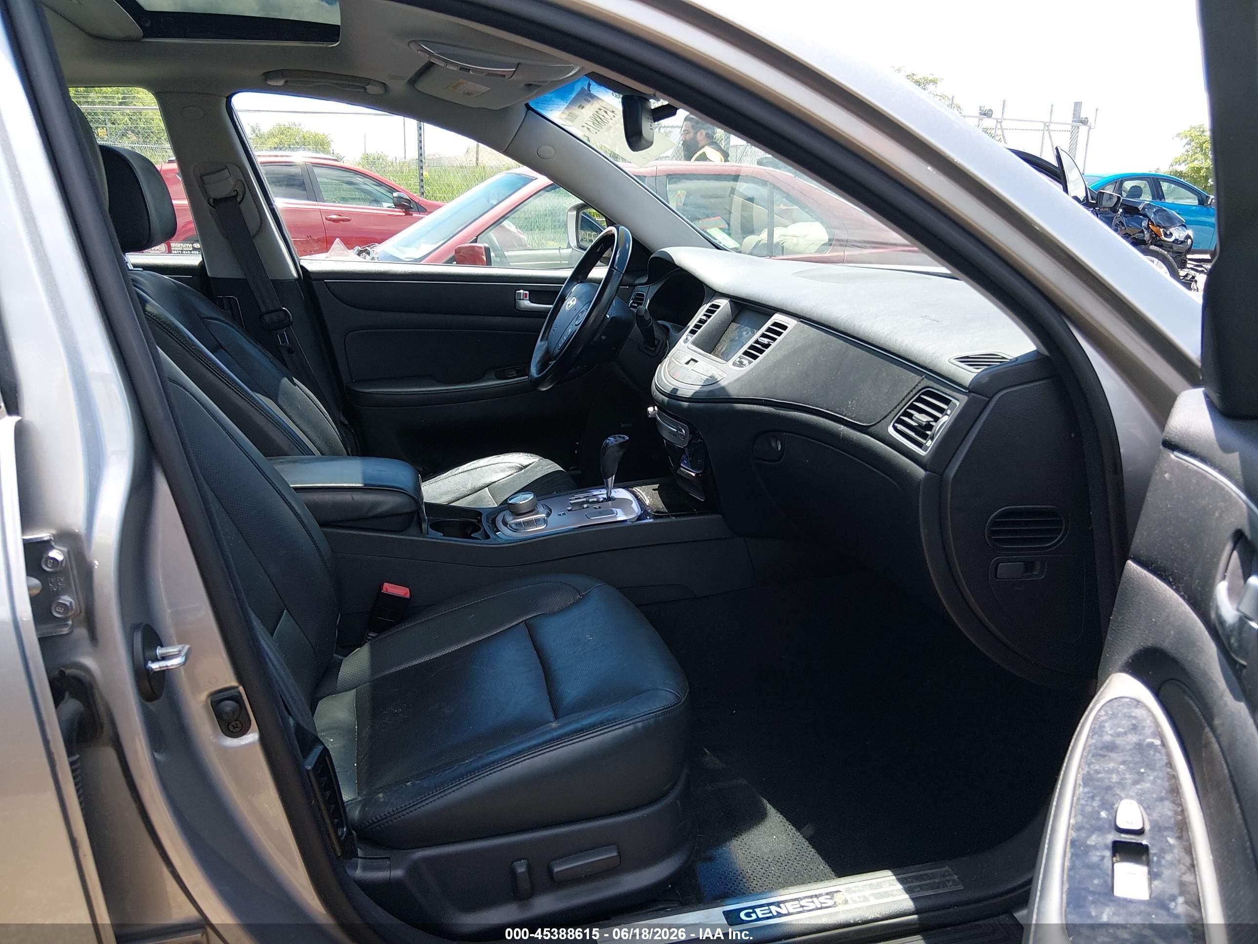 2012 Hyundai Genesis 4.6 Silver vin: KMHGC4DF4CU171662