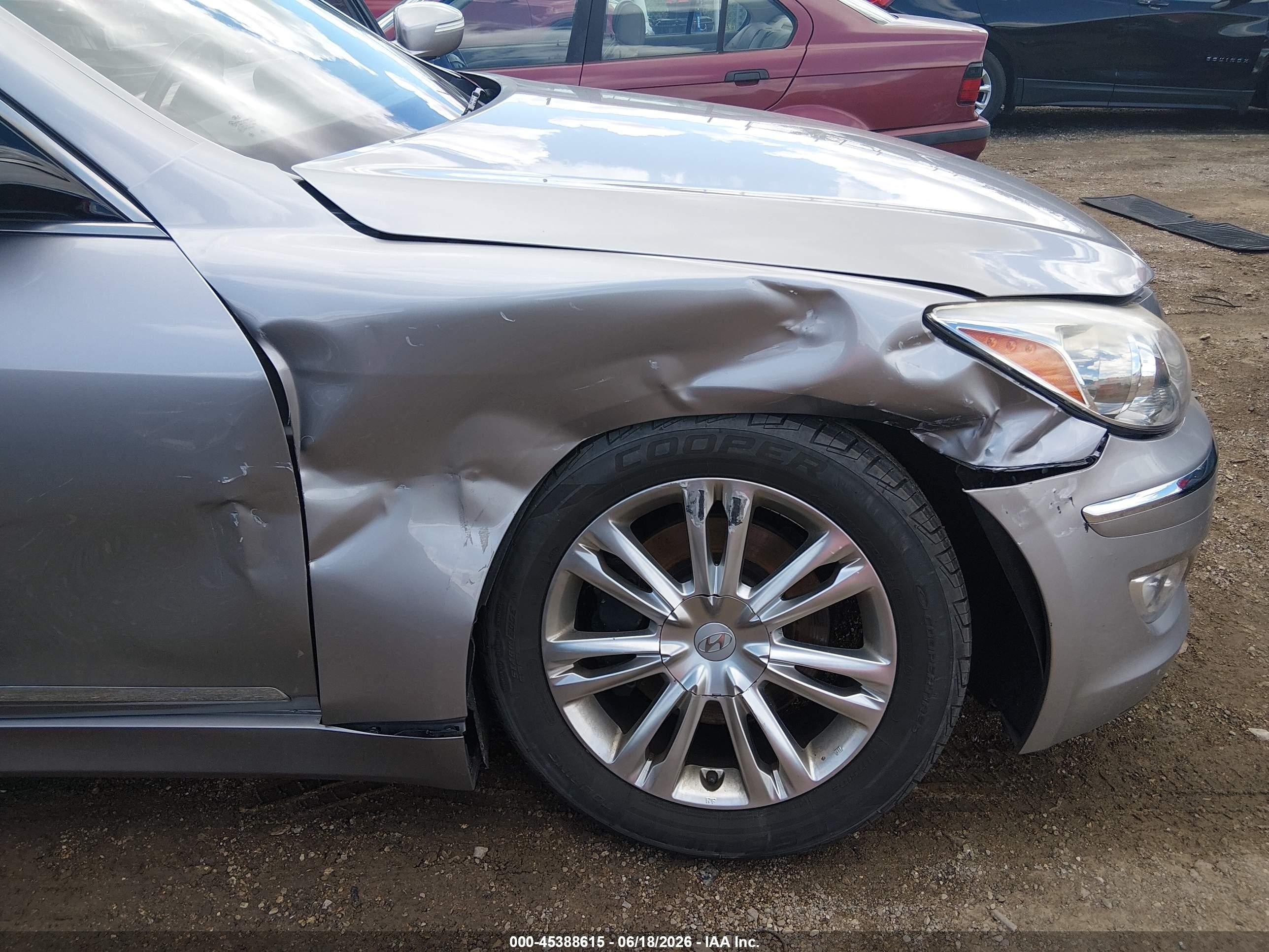 2012 Hyundai Genesis 4.6 Silver vin: KMHGC4DF4CU171662