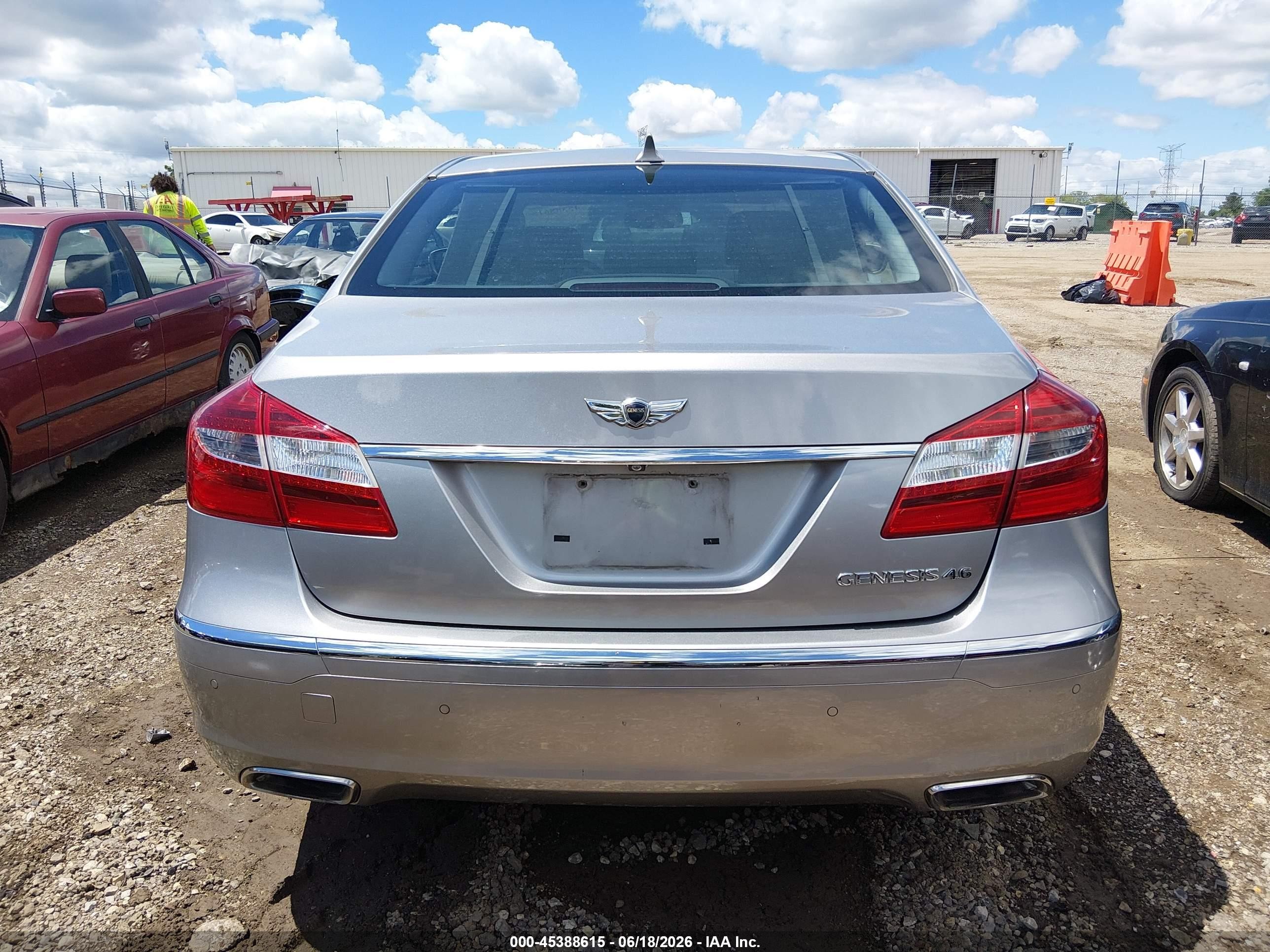 2012 Hyundai Genesis 4.6 Silver vin: KMHGC4DF4CU171662