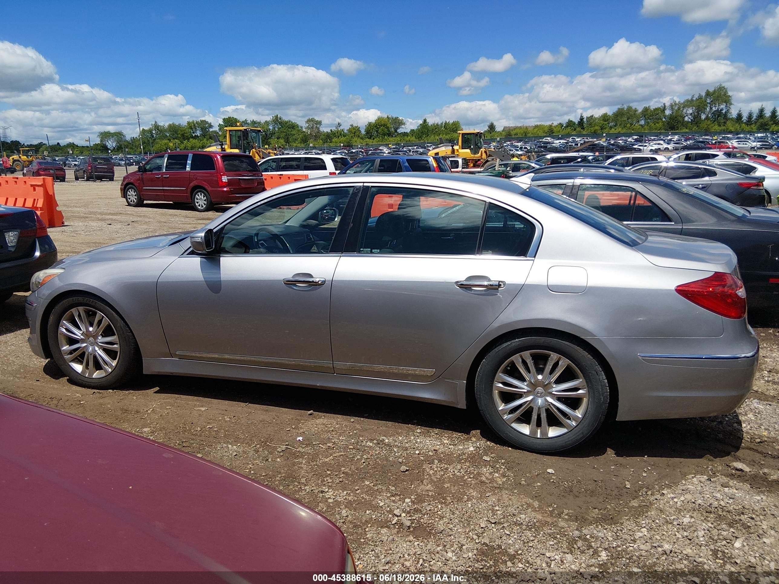 2012 Hyundai Genesis 4.6 Silver vin: KMHGC4DF4CU171662