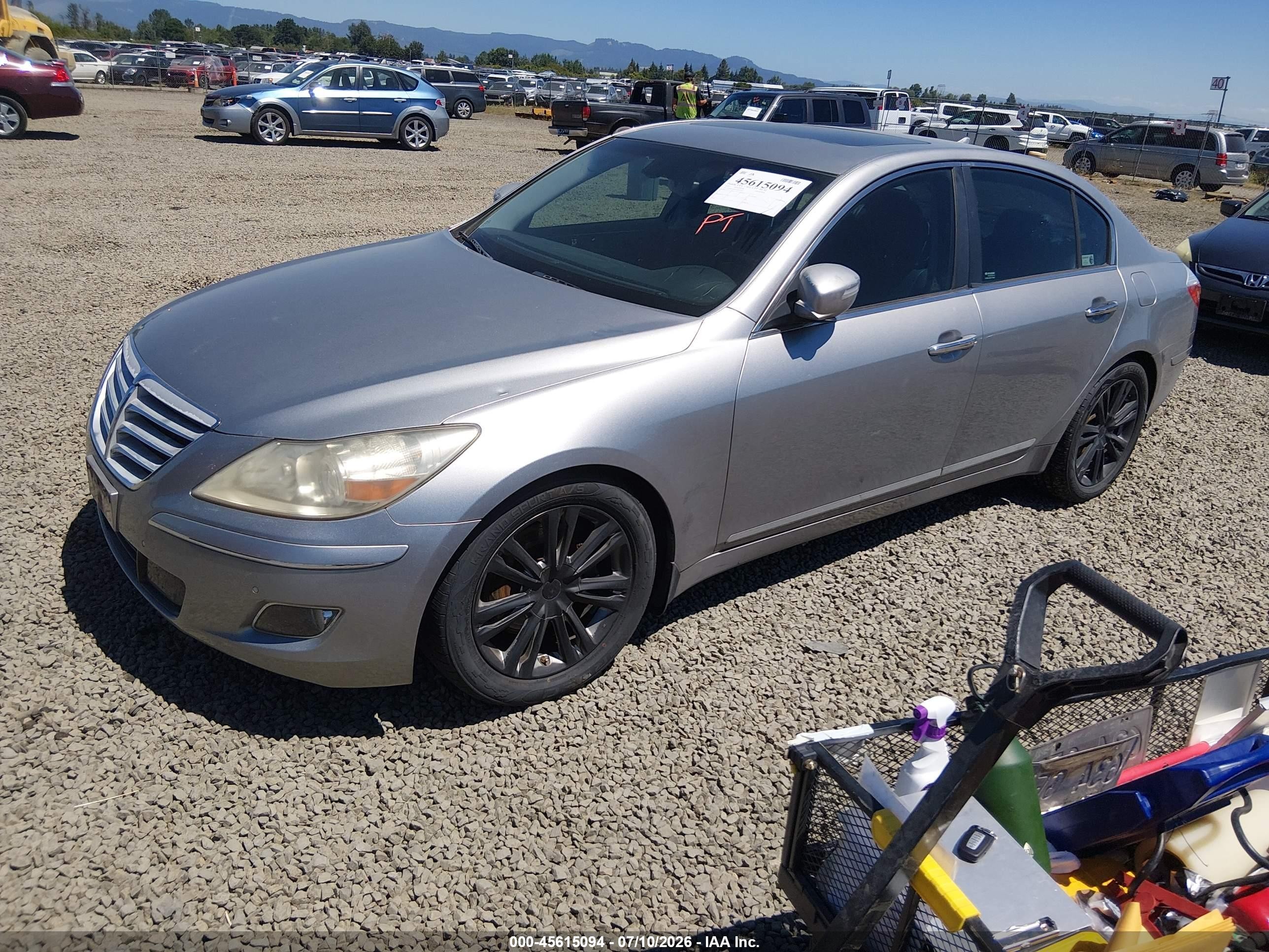2010 Hyundai Genesis 4.6 Silver vin: KMHGC4DF5AU072491