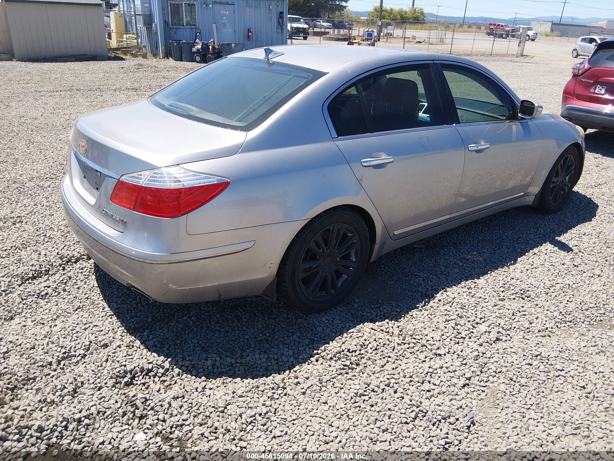 2010 Hyundai Genesis 4.6 Silver vin: KMHGC4DF5AU072491