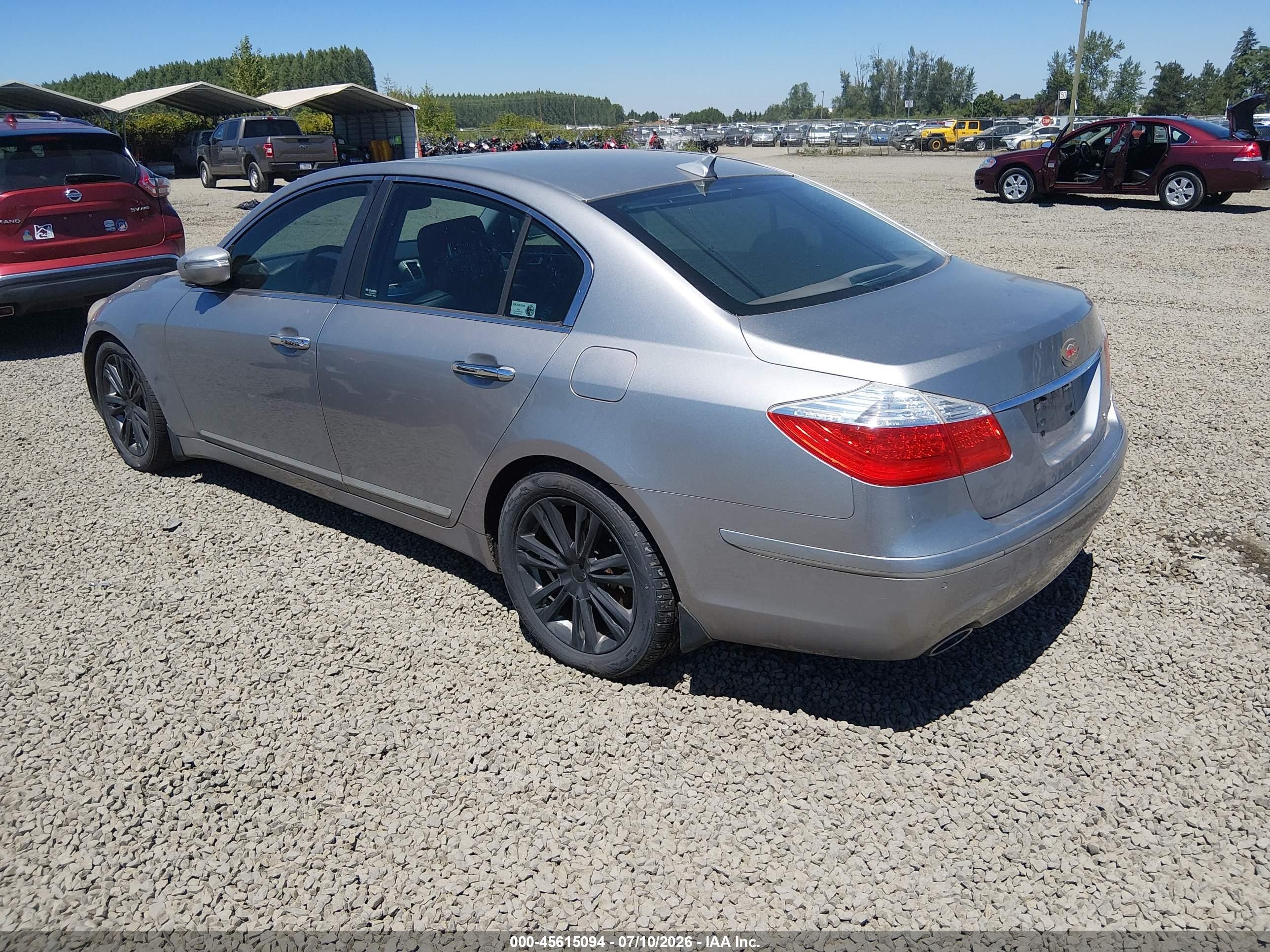 2010 Hyundai Genesis 4.6 Silver vin: KMHGC4DF5AU072491