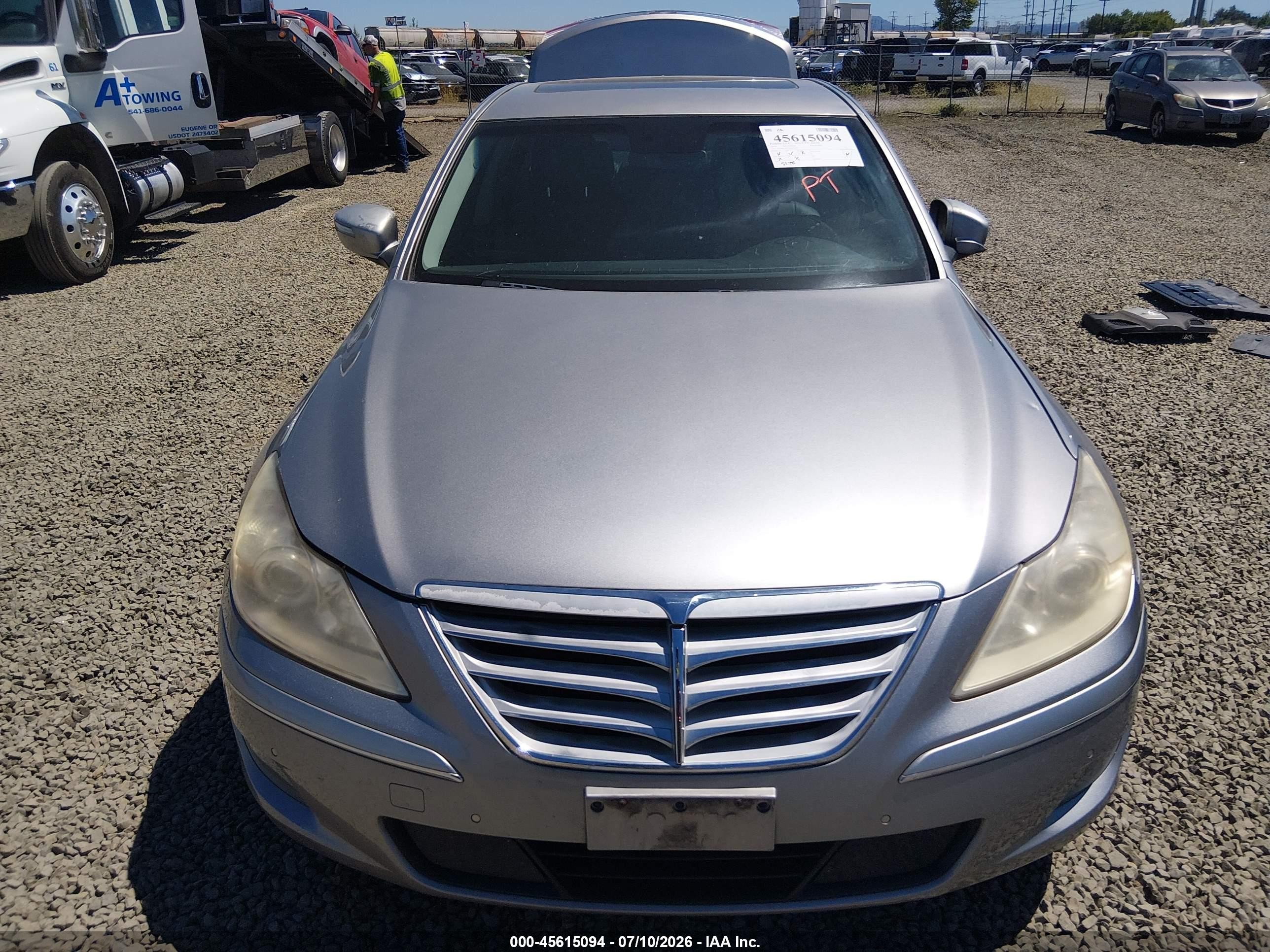 2010 Hyundai Genesis 4.6 Silver vin: KMHGC4DF5AU072491