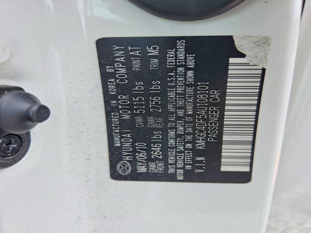 2010 Hyundai Genesis 4.6l White vin: KMHGC4DF5AU108101
