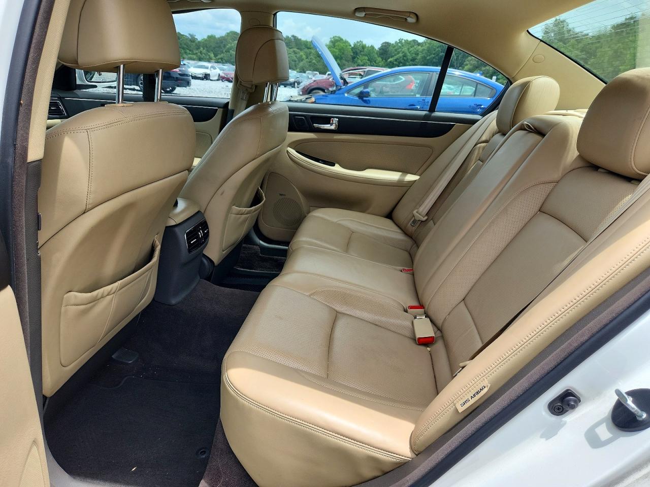 2010 Hyundai Genesis 4.6l White vin: KMHGC4DF5AU108101