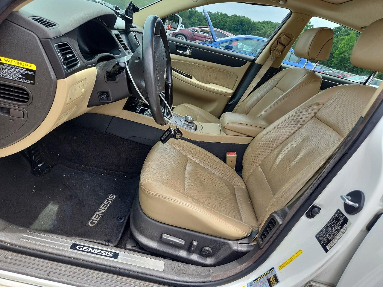 2010 Hyundai Genesis 4.6l White vin: KMHGC4DF5AU108101